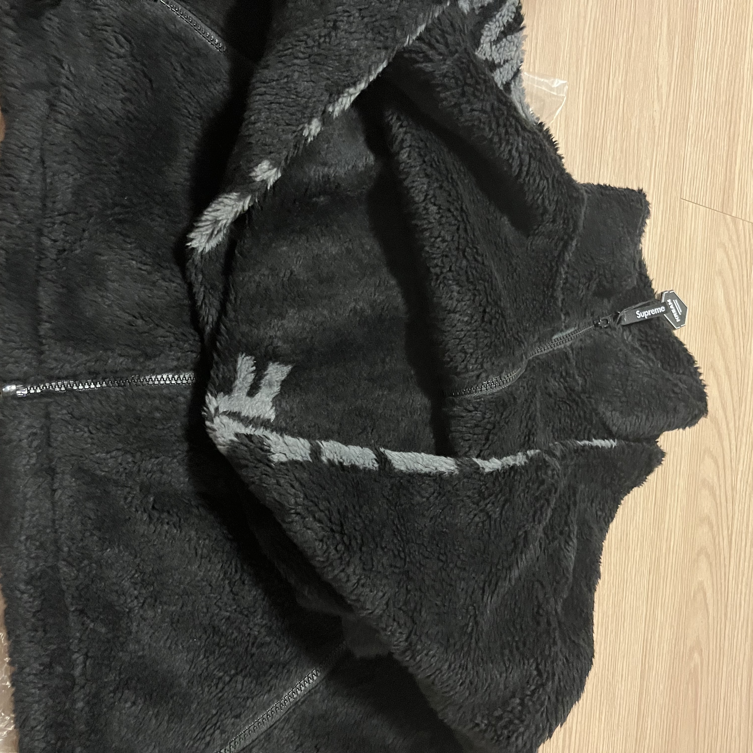 Supreme Shoulder Logo Fleece Jacket Black - 25SS 착용 스타일