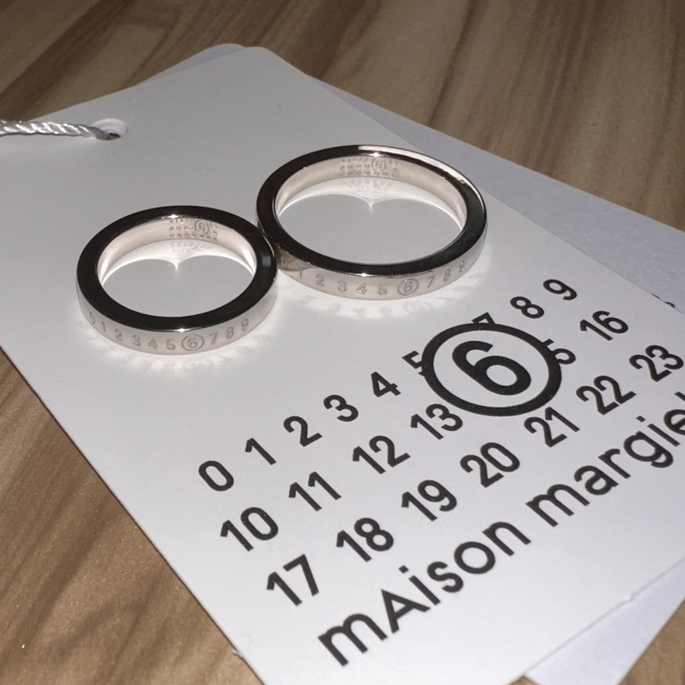 (W) MM6 Maison Margiela Numeric Minimal Signature Ring Silver Palladium 착용 스타일 - 2