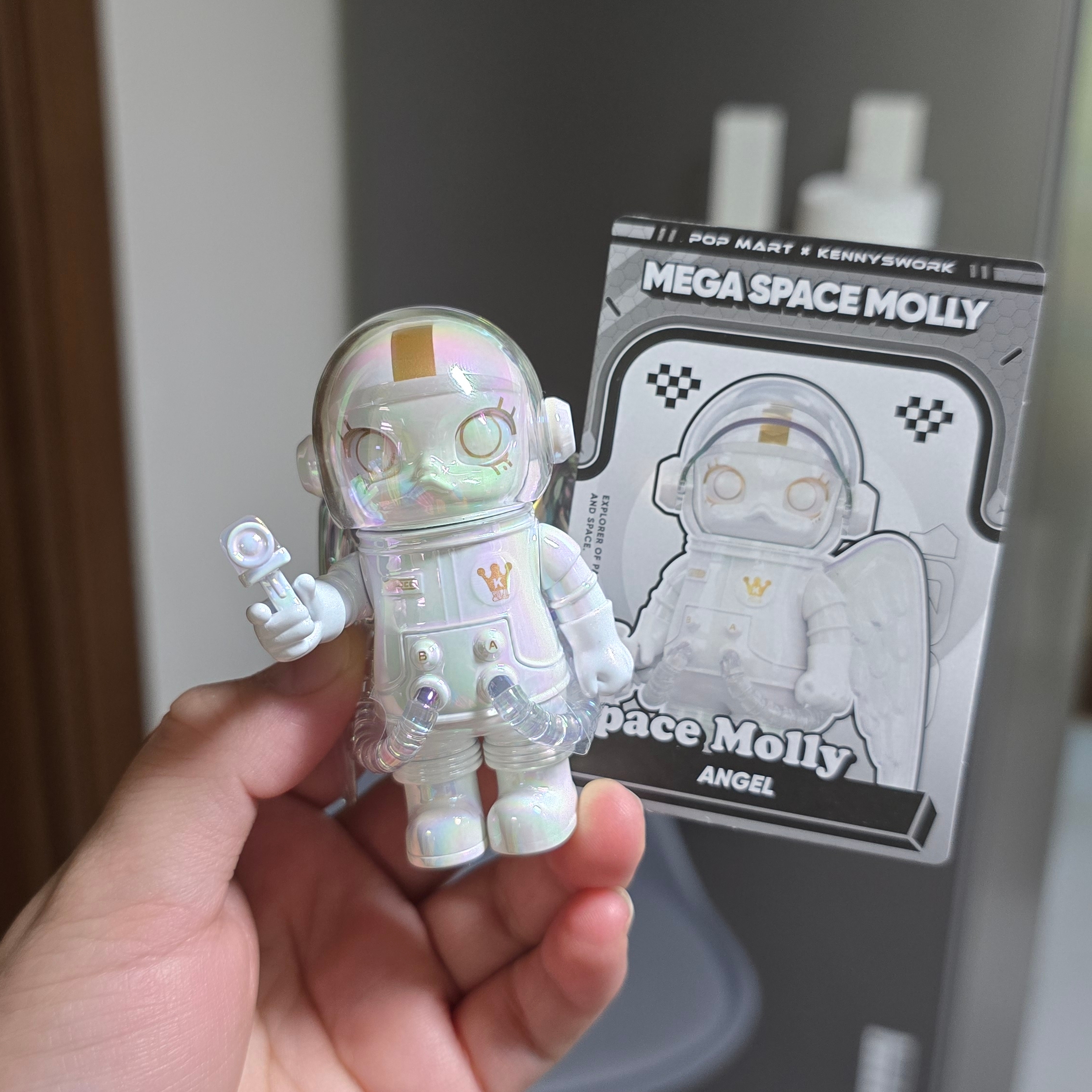 Pop Mart Mega Space Molly 100% Series4 Angel (Opened Case) 착용 스타일 - 1