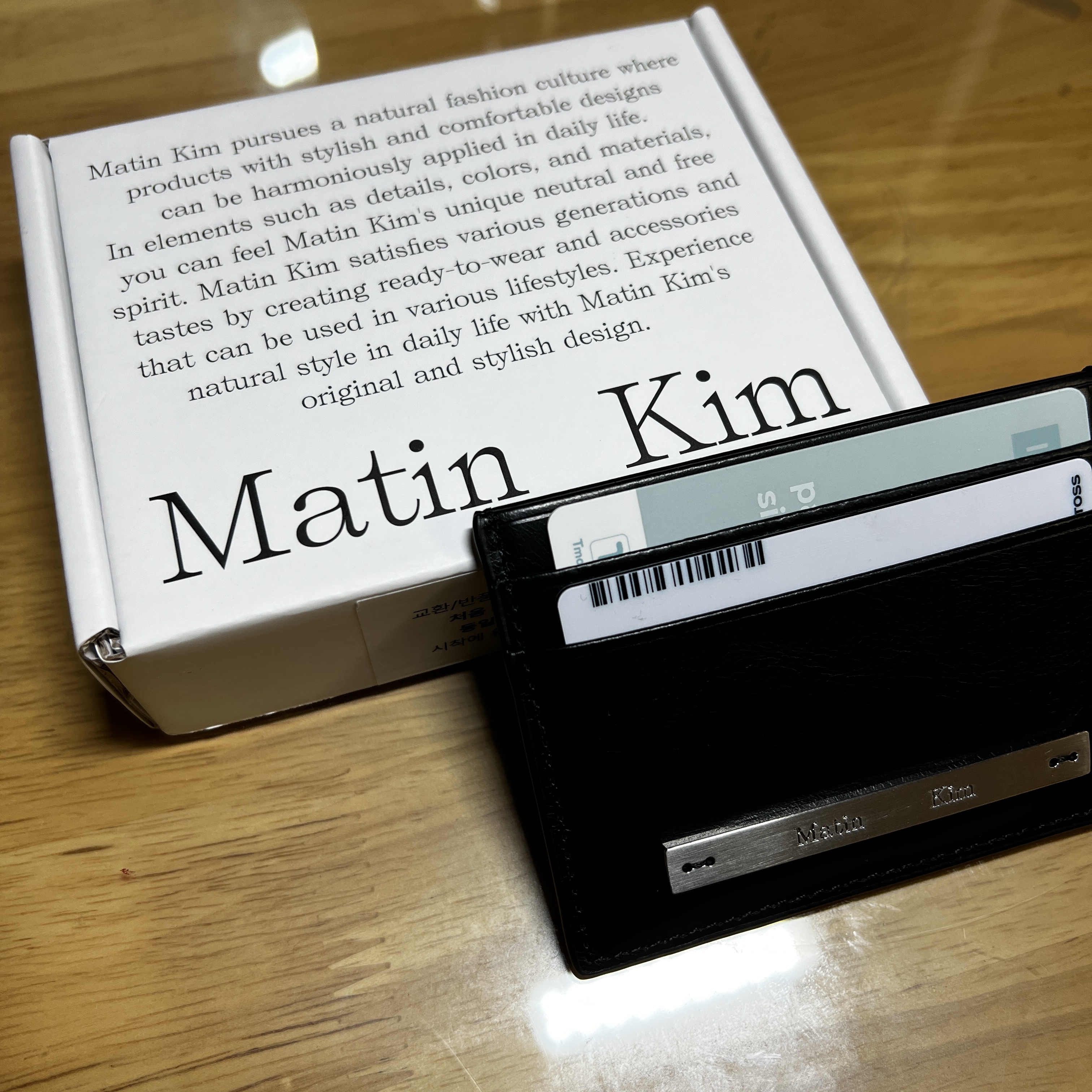 Matin Kim Vintage Card Wallet Black 착용 스타일