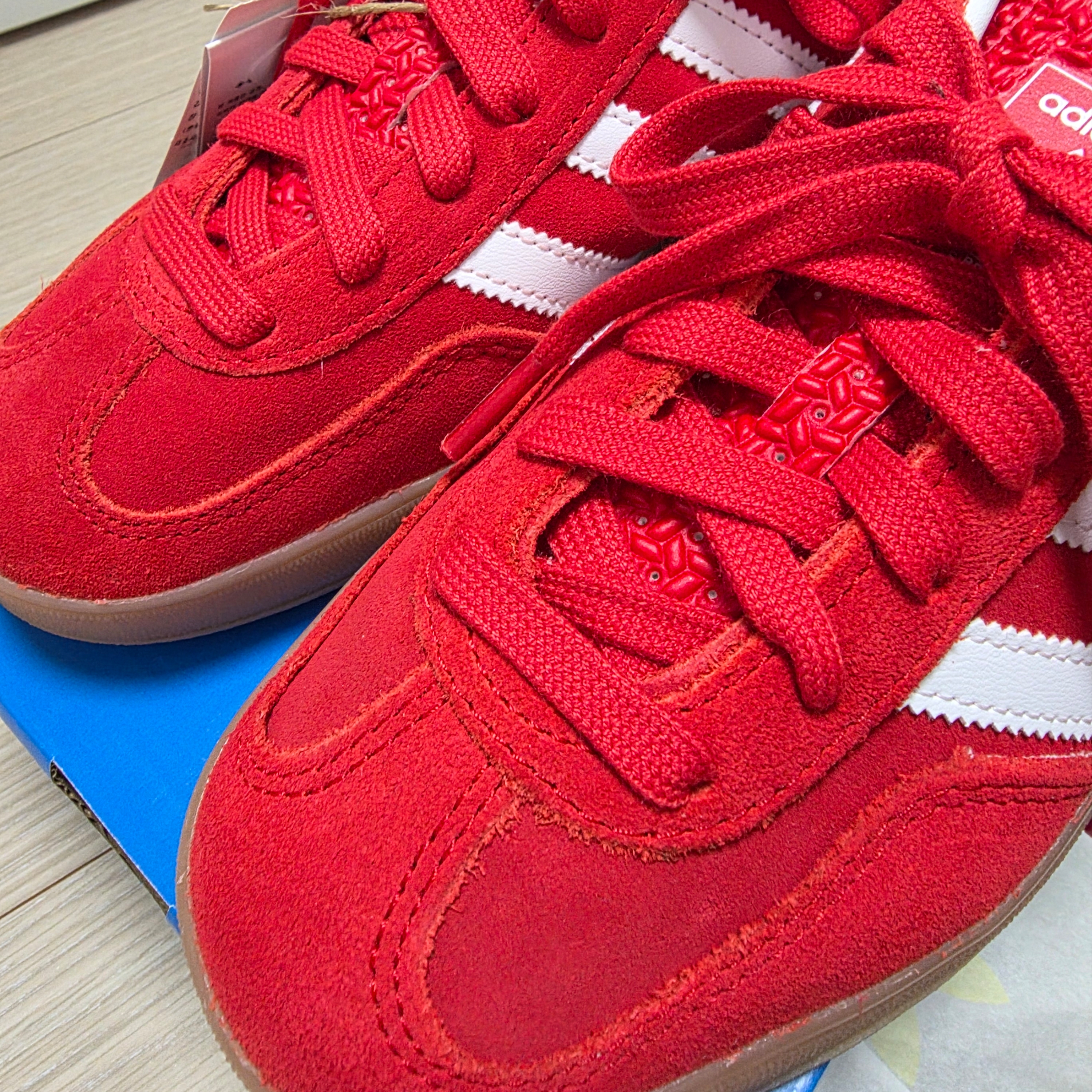 Adidas Gazelle Indoor Better Scarlet Cloud White 착용 스타일