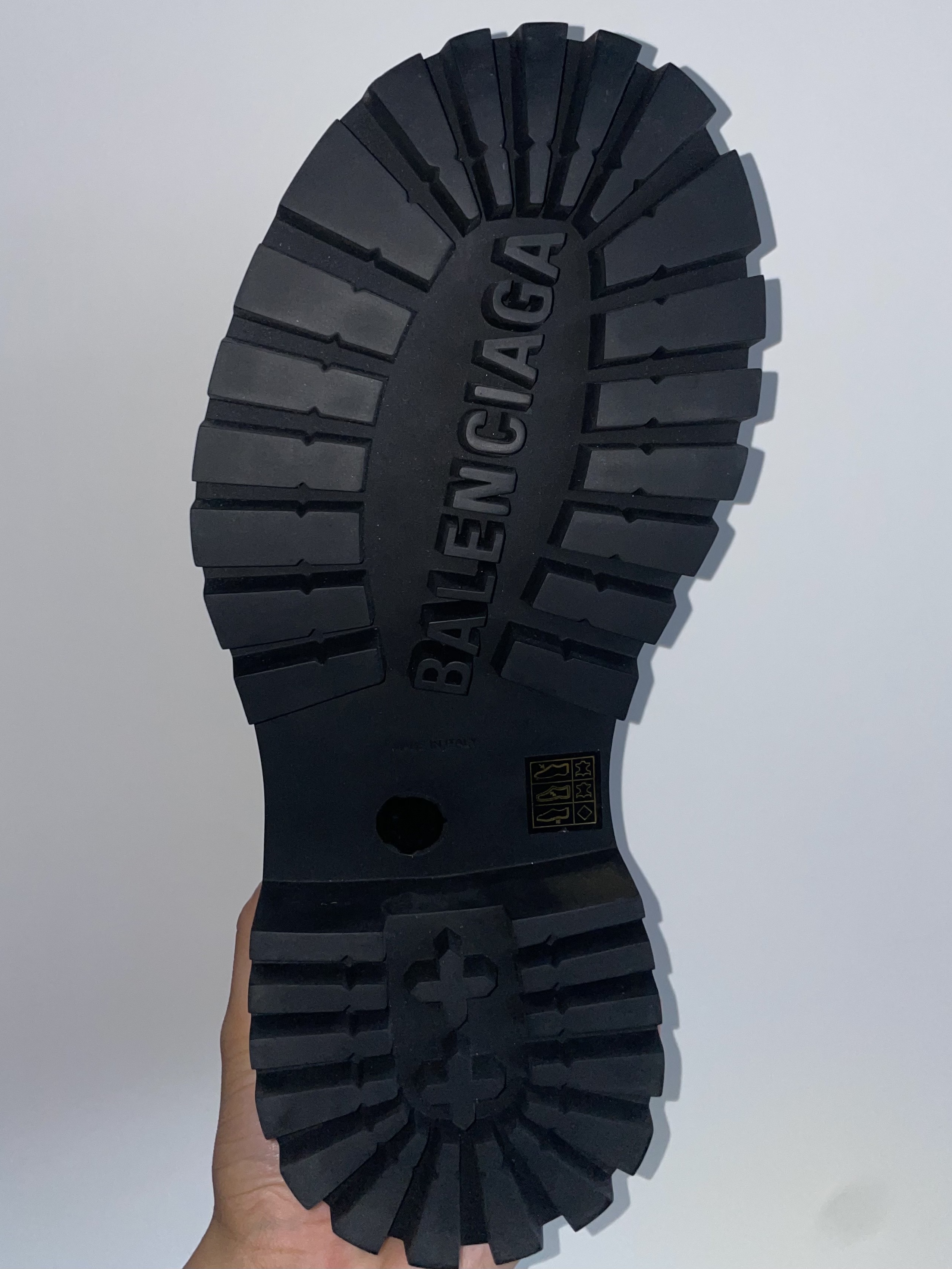 Balenciaga Hummer Derby Black 착용 스타일 - 2