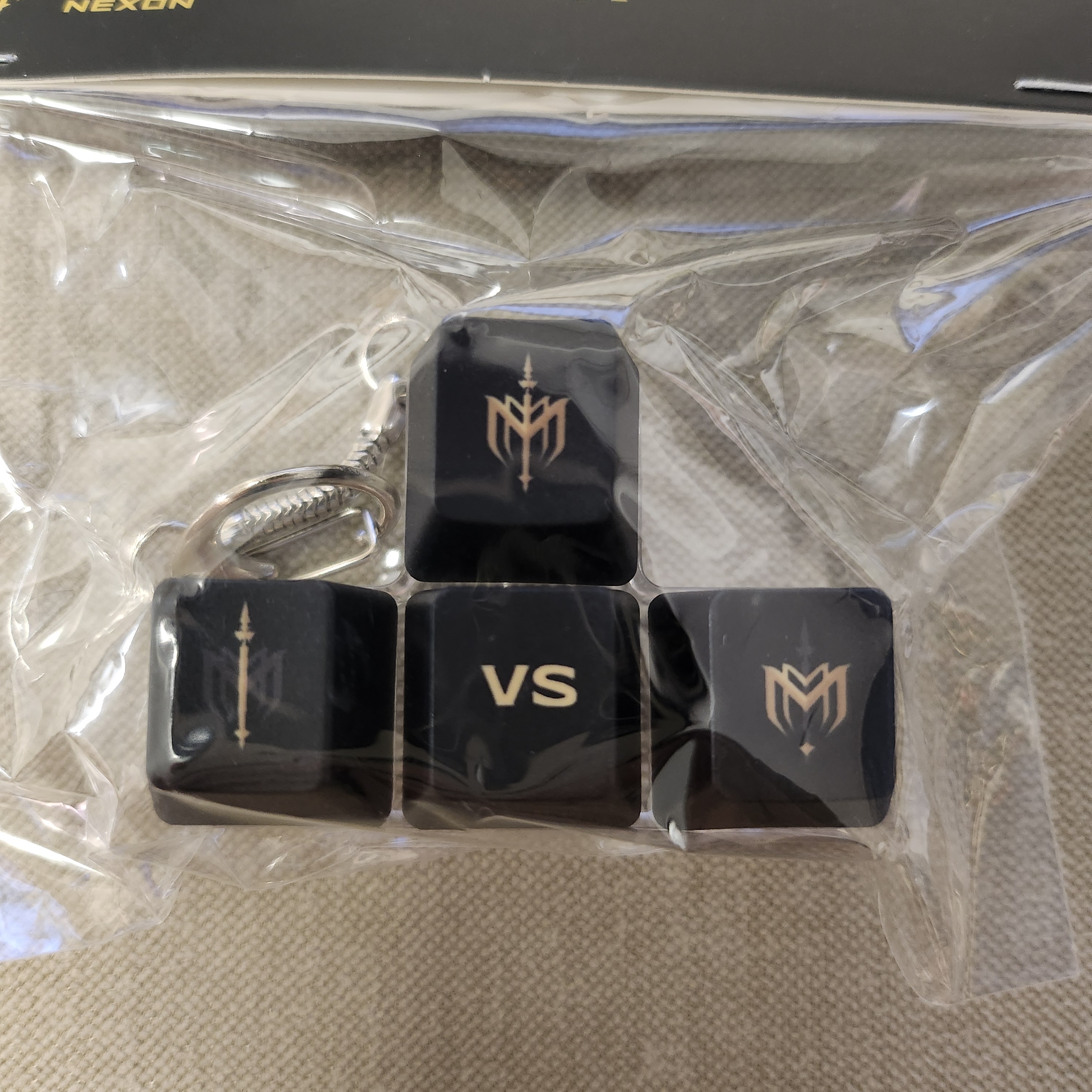 Keycap keyring Black 착용 스타일 - 1