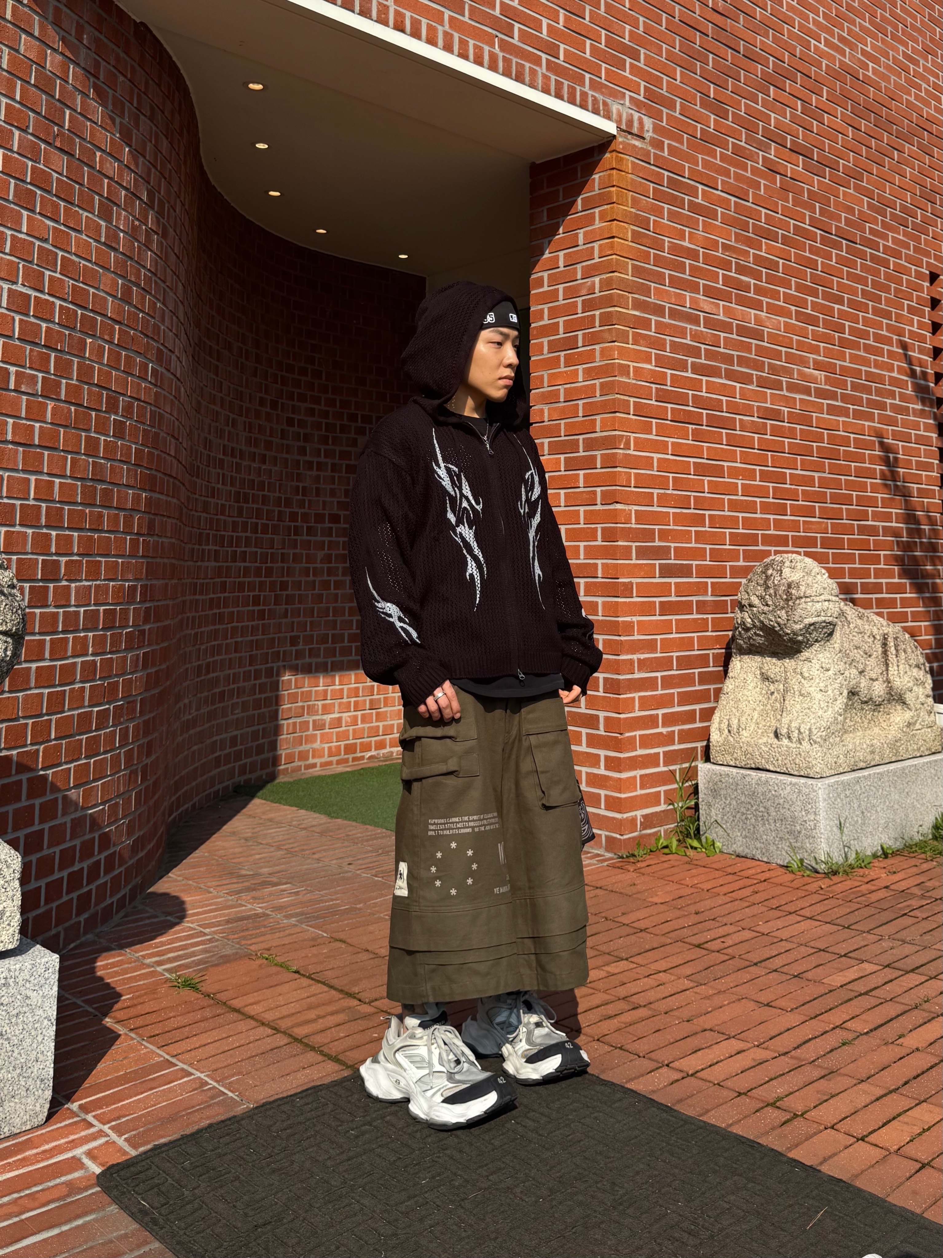 Balenciaga Cargo Sneakers White Grey, Wapworks Engineered Oxford Bermuda Khaki 착용 스타일 - 7