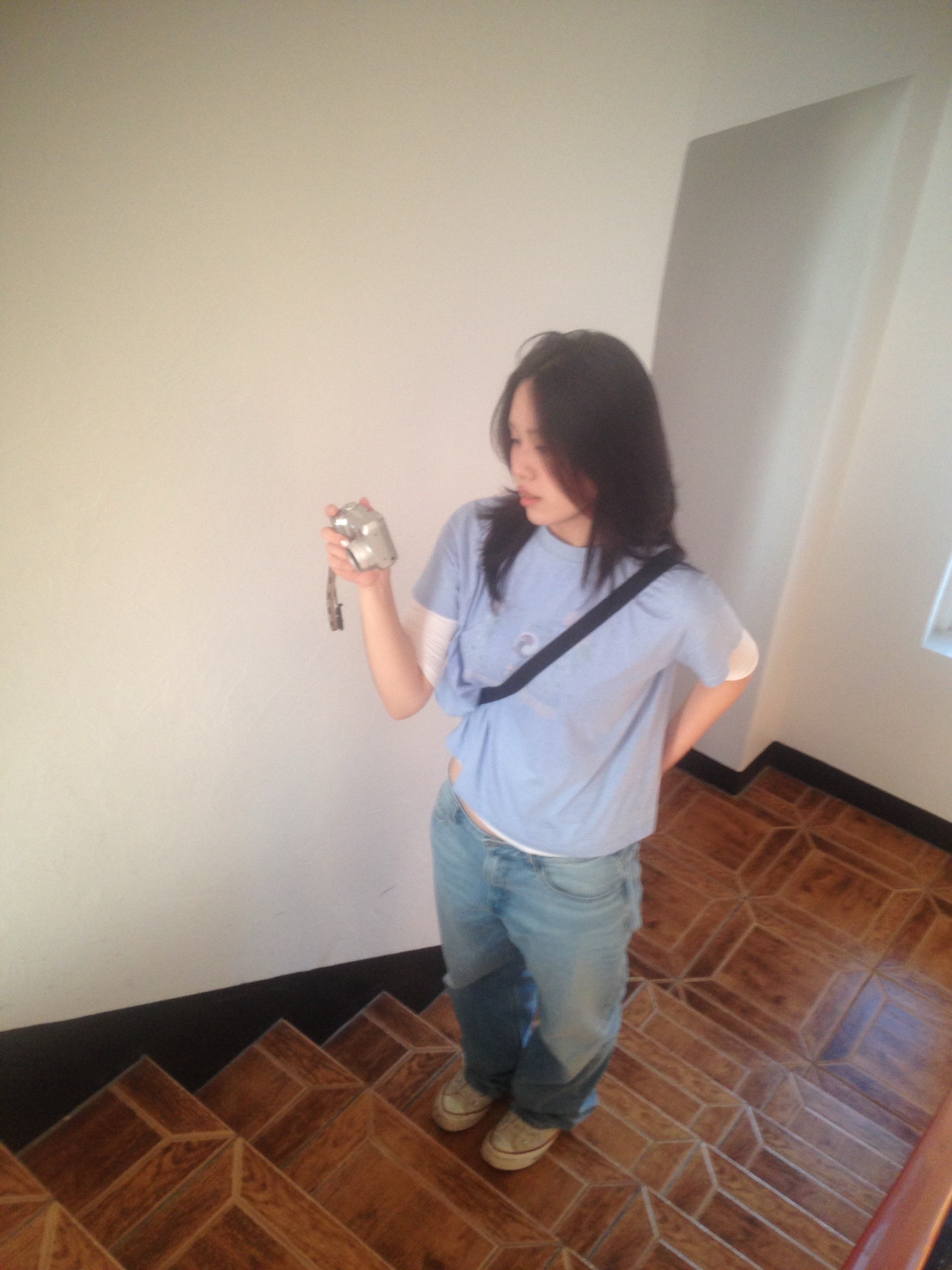 Uniqlo x JW Anderson Straight Jean Blue - KR, Converse Chuck 70 Ox Parchment 착용 스타일 - 2