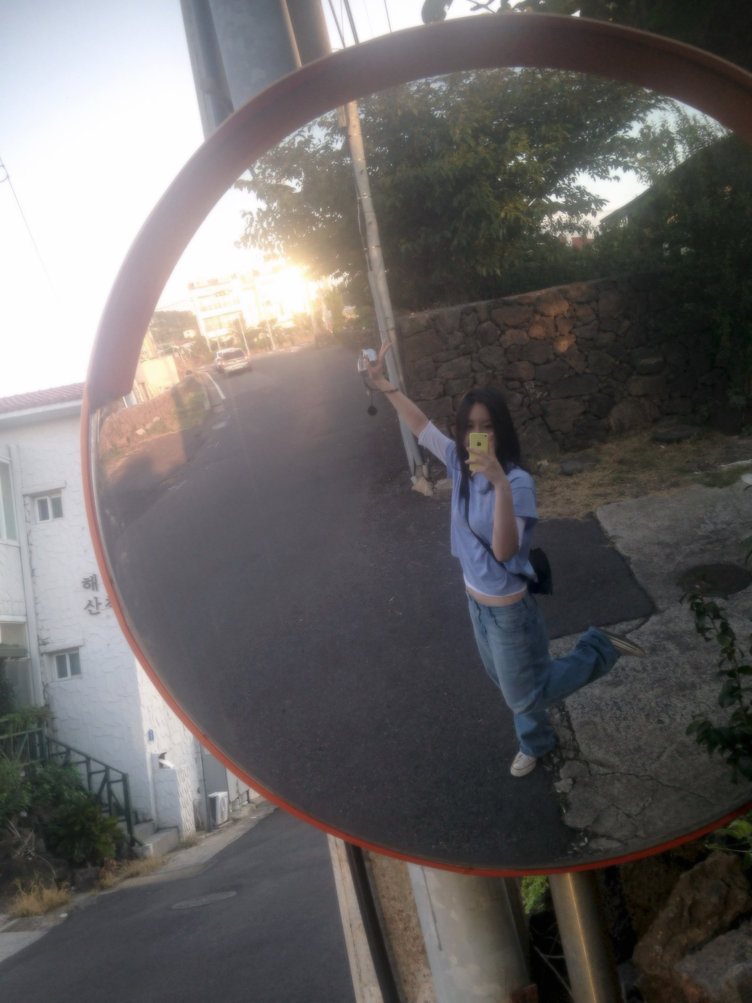 Uniqlo x JW Anderson Straight Jean Blue - KR, Converse Chuck 70 Ox Parchment 착용 스타일 - 3