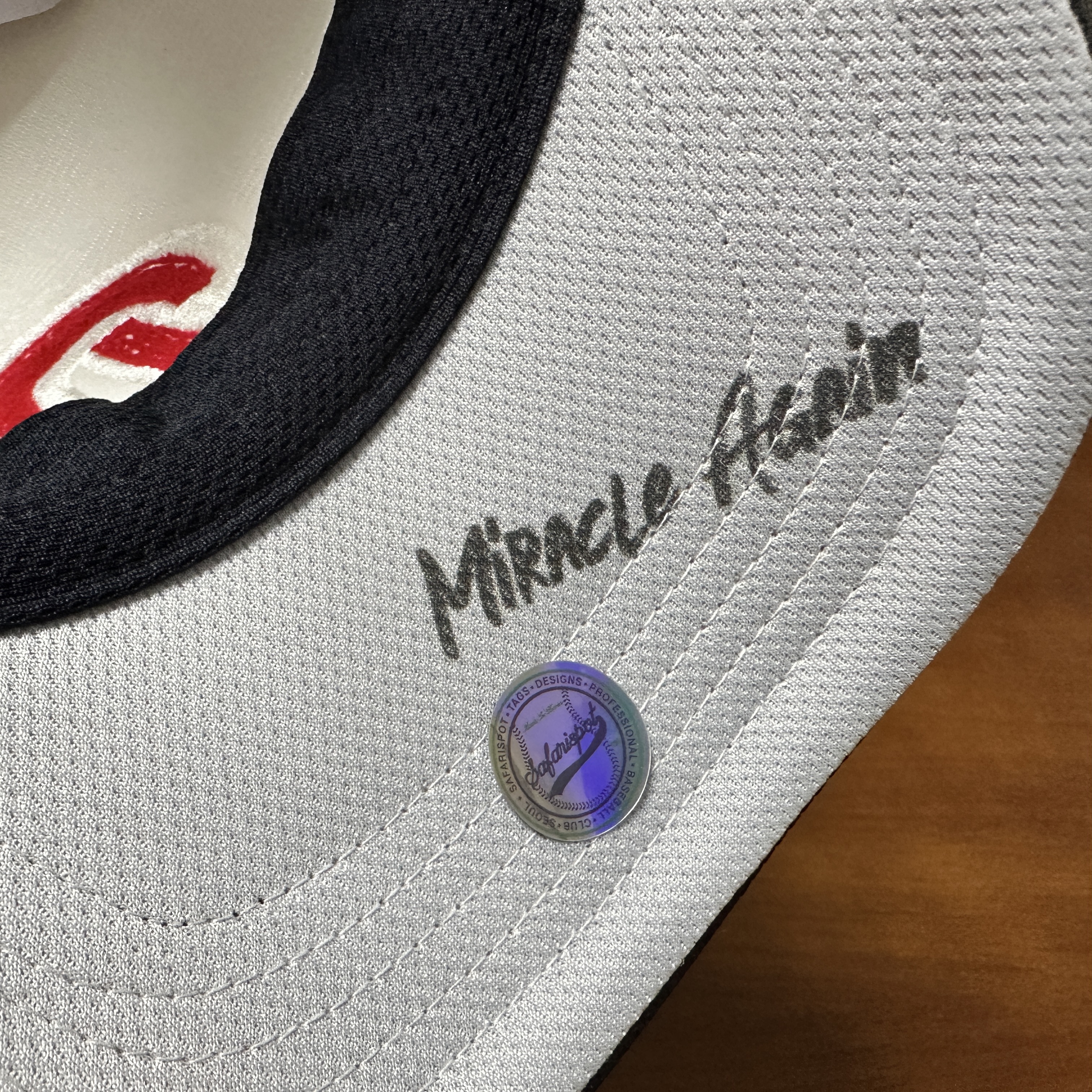 Safarispot X BEARS Miracle Again Baseball Cap - White / Navy 착용 스타일 - 3