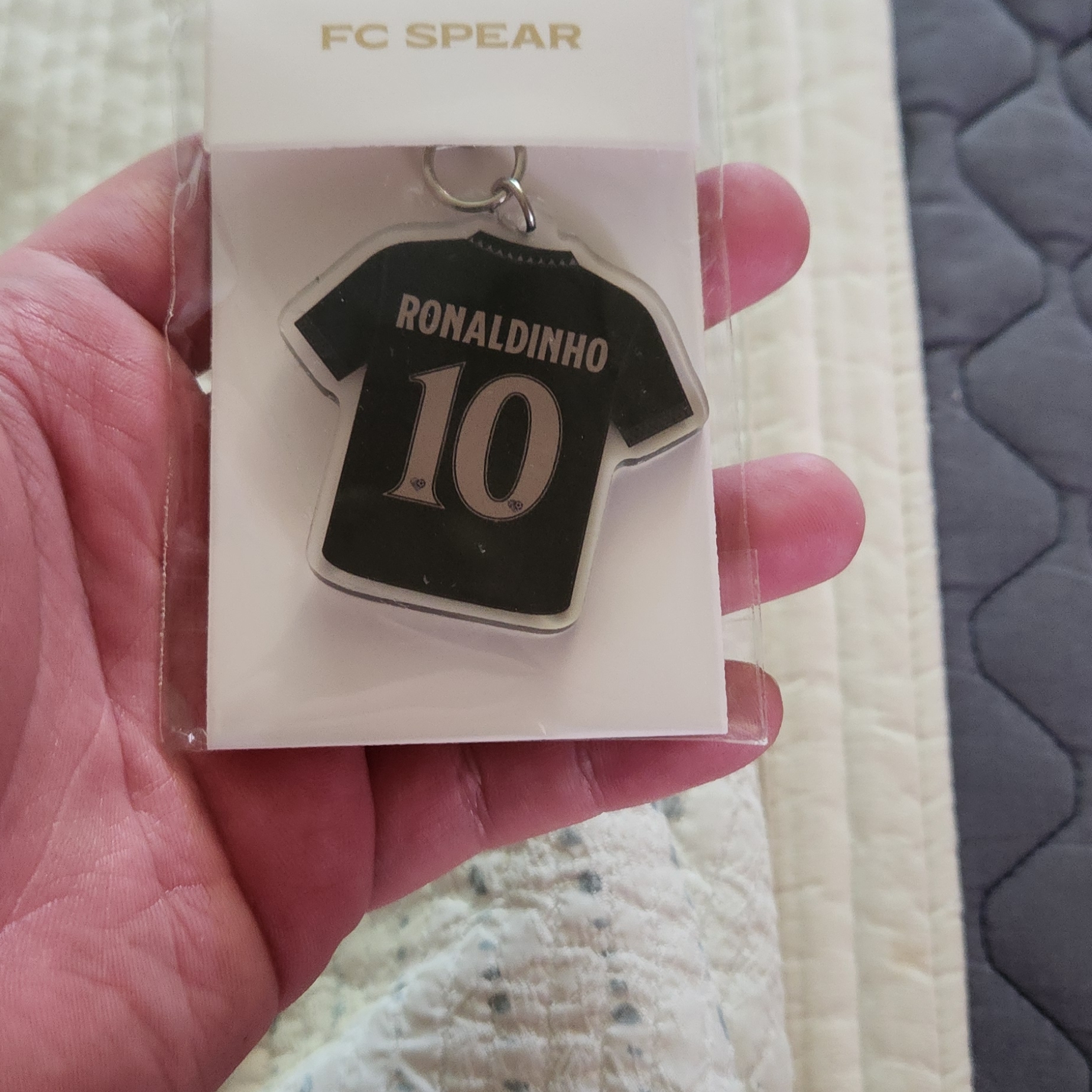 [PRE-ORDER] FC SPEAR Acrylic Uniform Keyring Black 착용 스타일 - 2