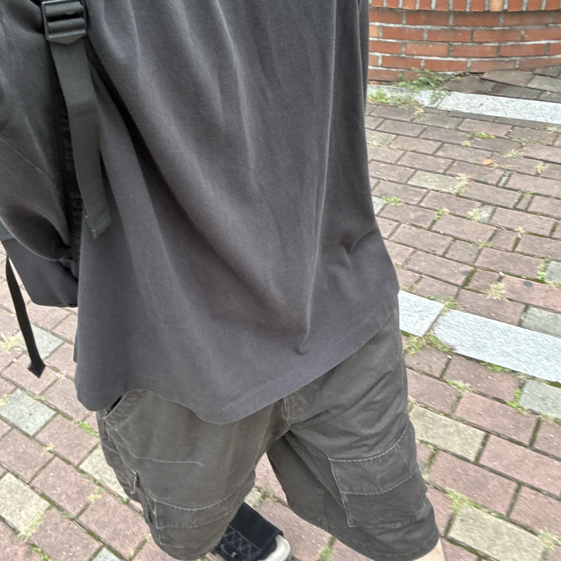 Polyteru Bermuda Cargo Pants Mud, [프리오더] Polyteru Jumbo Slippers Black 착용 스타일 - 1