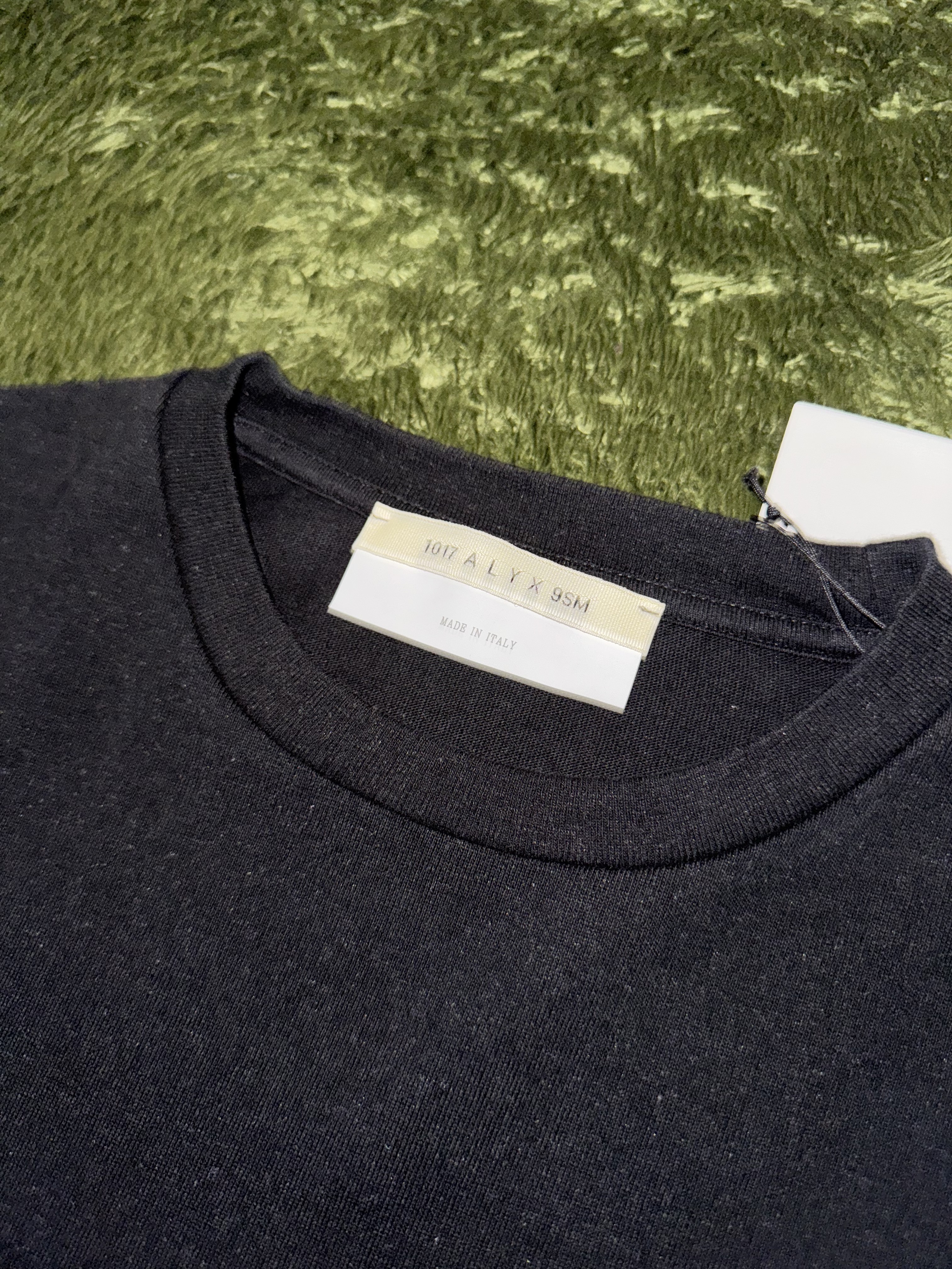 1017 Alyx 9SM Graphic Printed Long Sleeve T-Shirt Black 착용 스타일 - 3