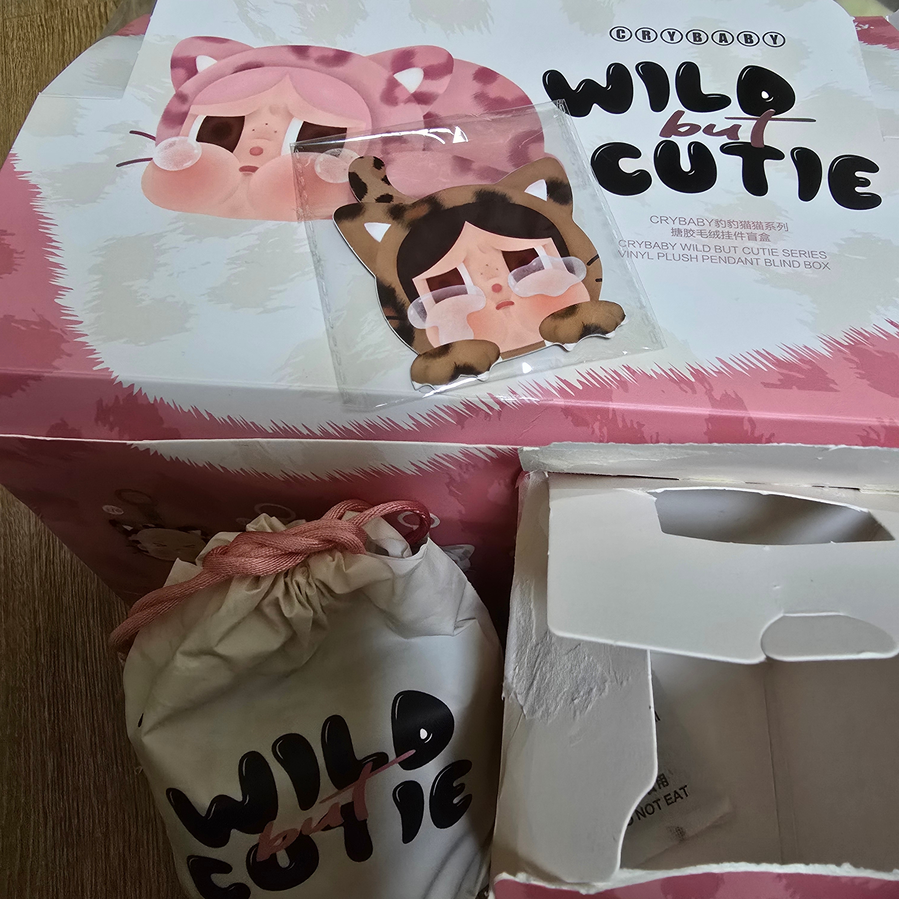 Pop Mart Crybaby Wild But Cutie Series Vinyl Plush Pendant (6 Blind Boxes) 착용 스타일 - 2
