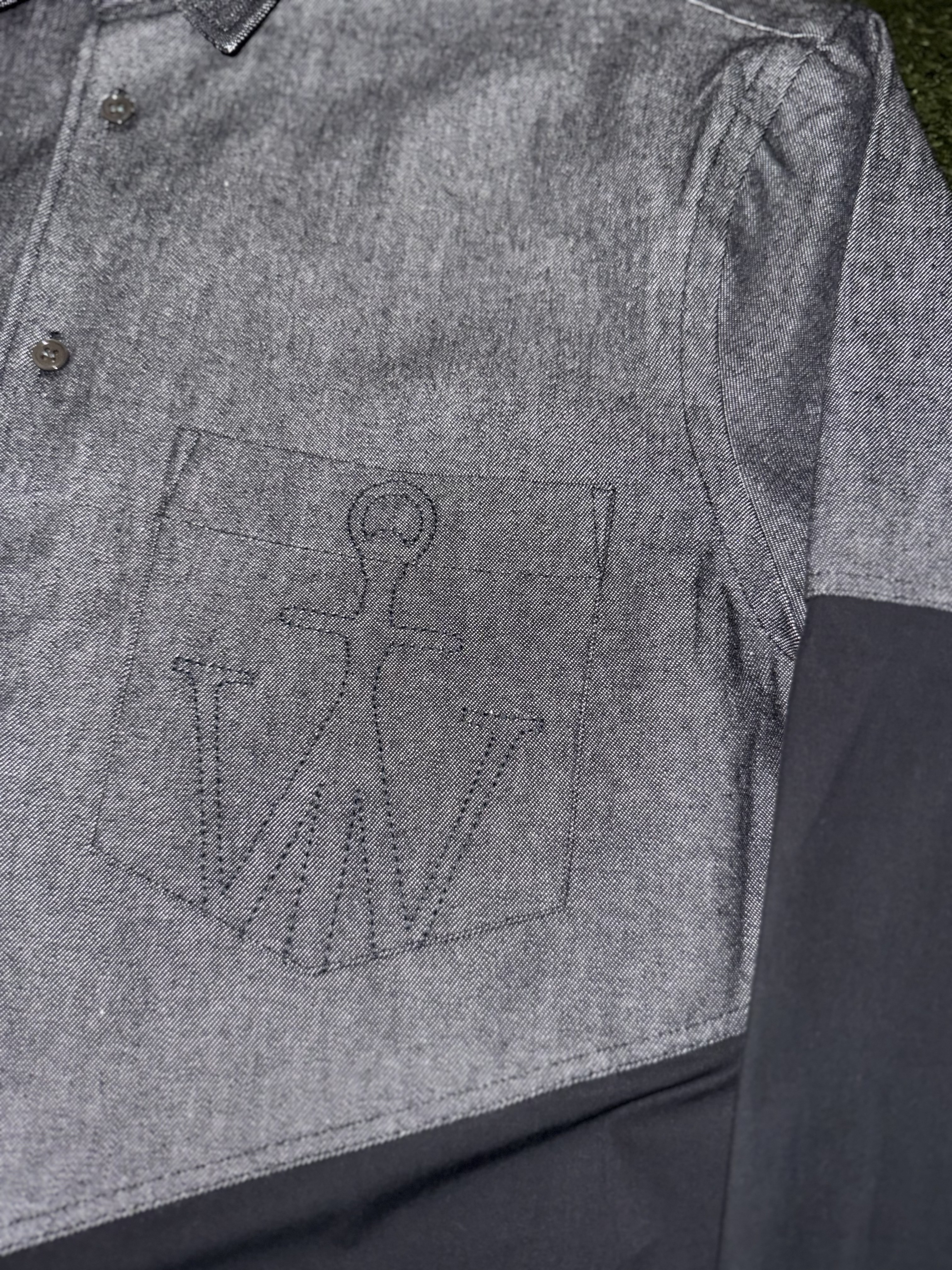 JW Anderson Two Tone Classic Fit Shirt Chambray Black 착용 스타일 - 5