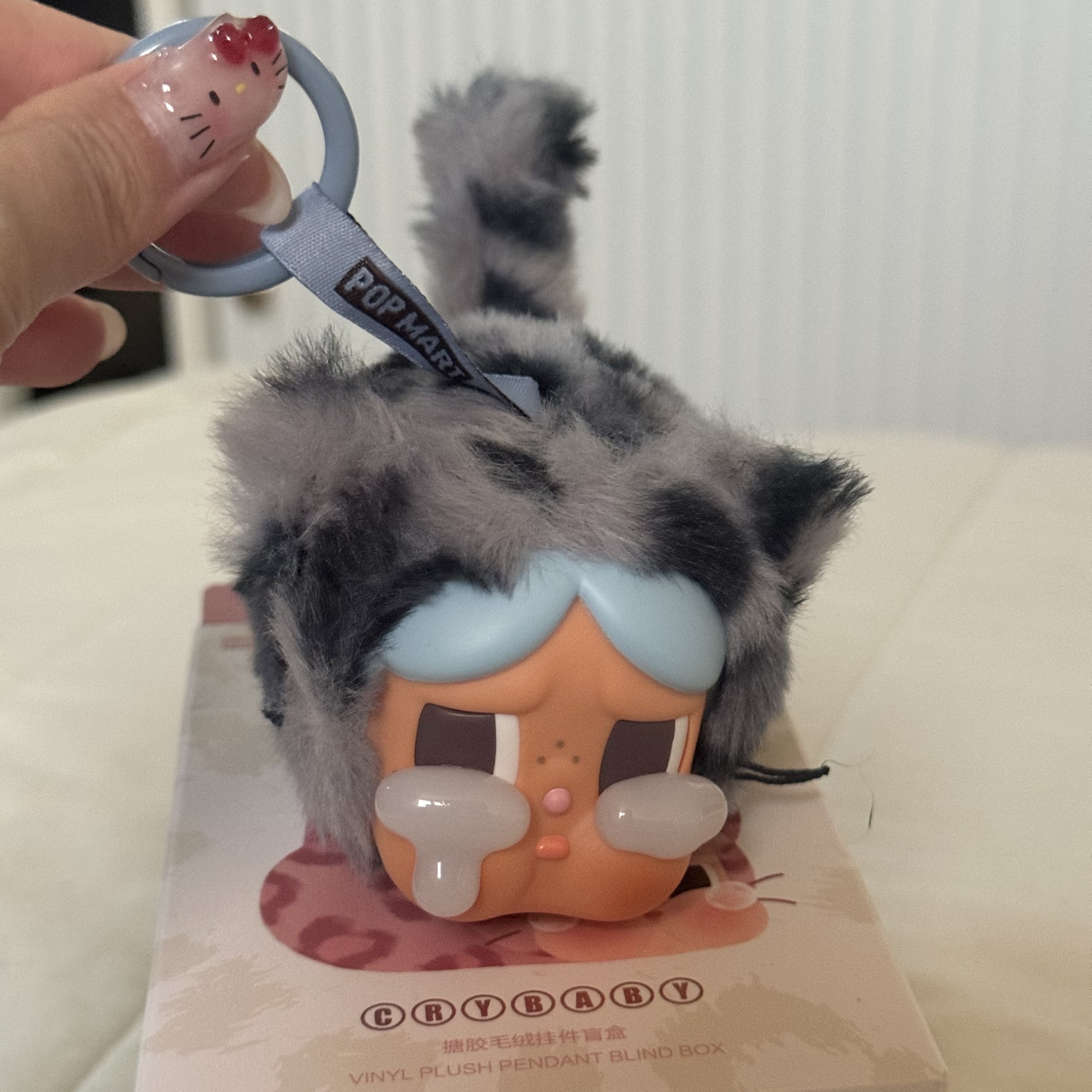 Pop Mart Crybaby Wild But Cutie Series Vinyl Plush Pendant (1 Blind Box) 착용 스타일