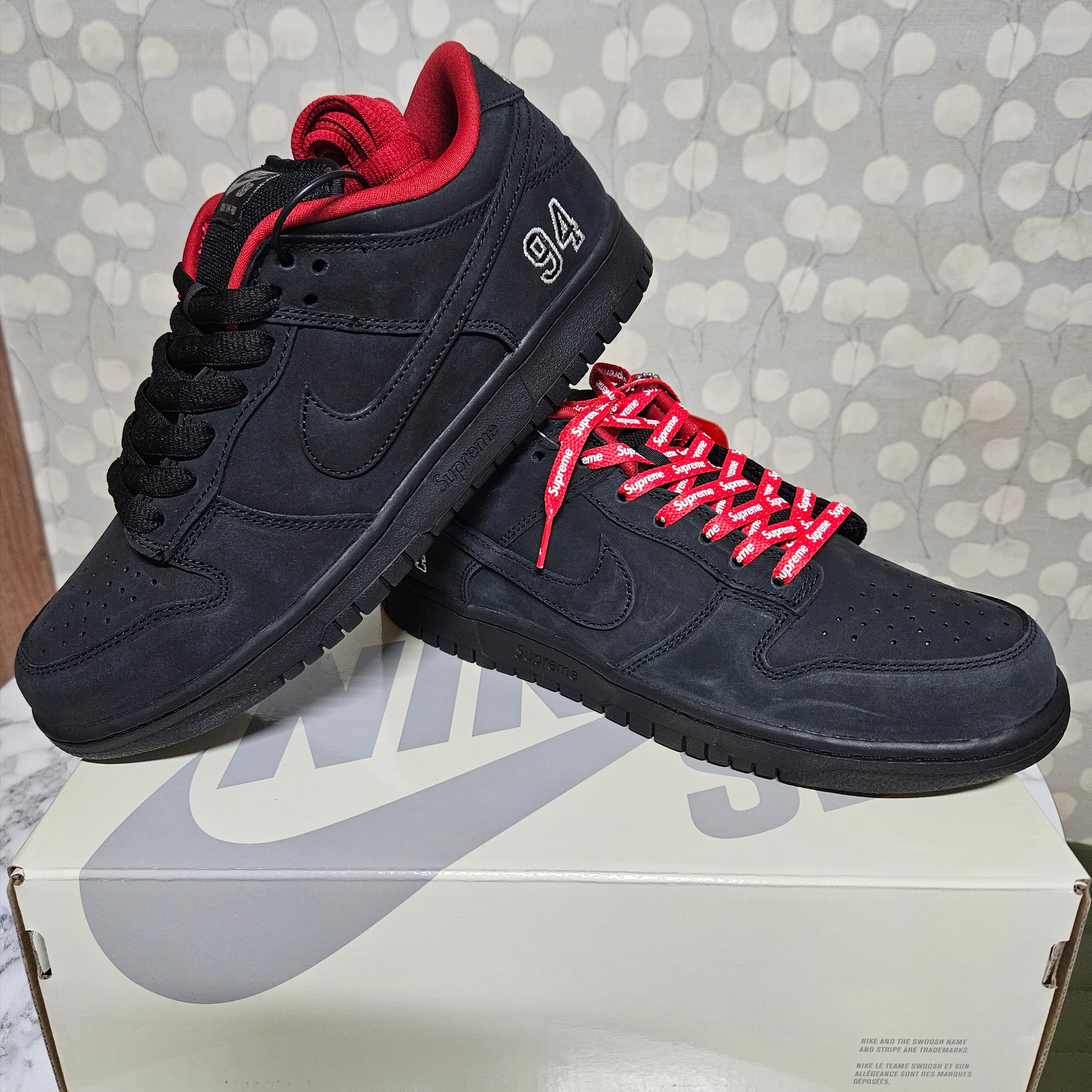 Nike x Supreme SB Dunk Low Black 착용 스타일 - 2
