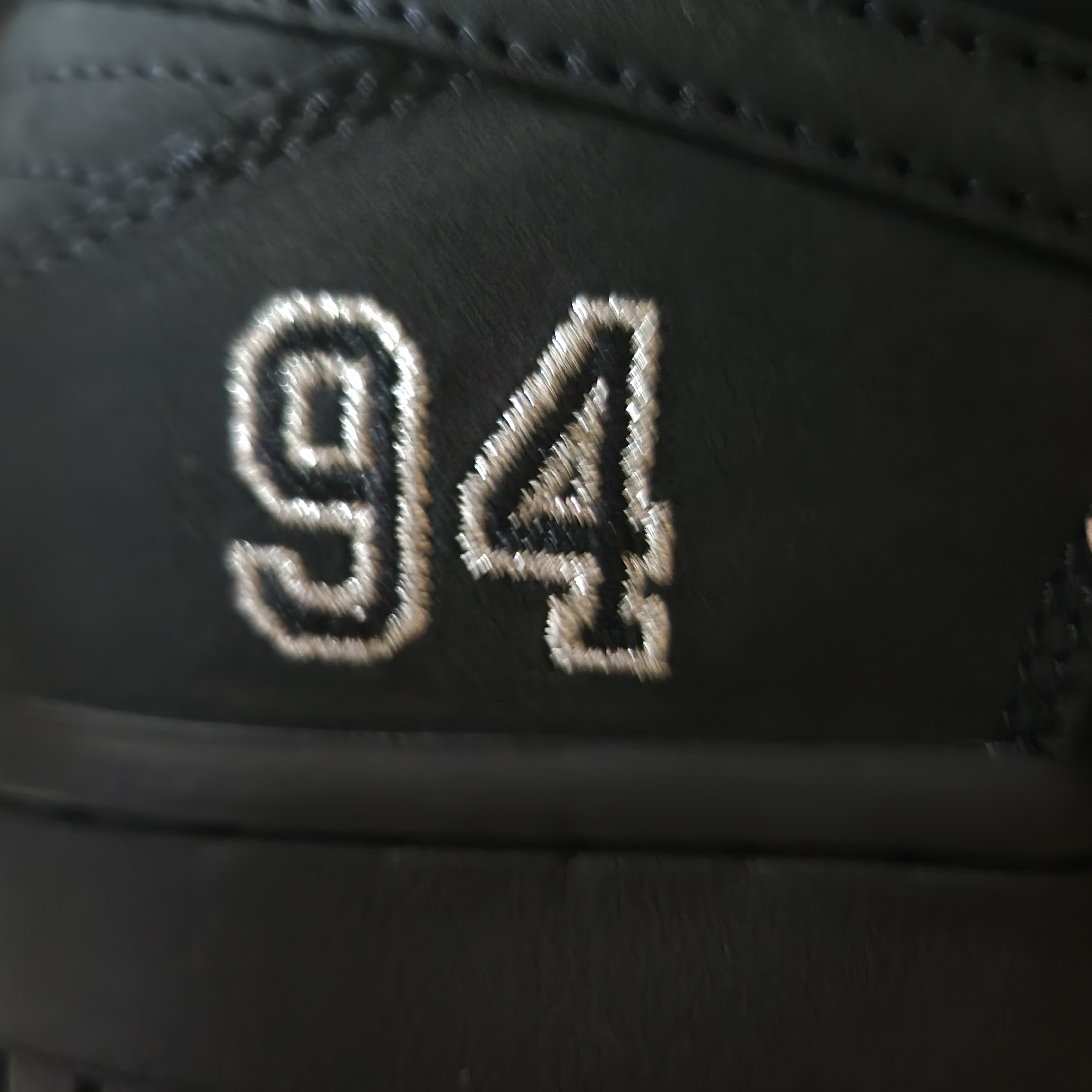 Nike x Supreme SB Dunk Low Black 착용 스타일 - 3