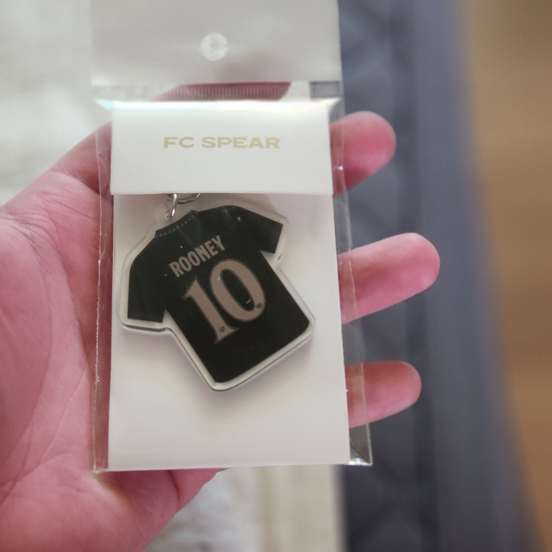 [PRE-ORDER] FC SPEAR Acrylic Uniform Keyring Black 착용 스타일 - 3