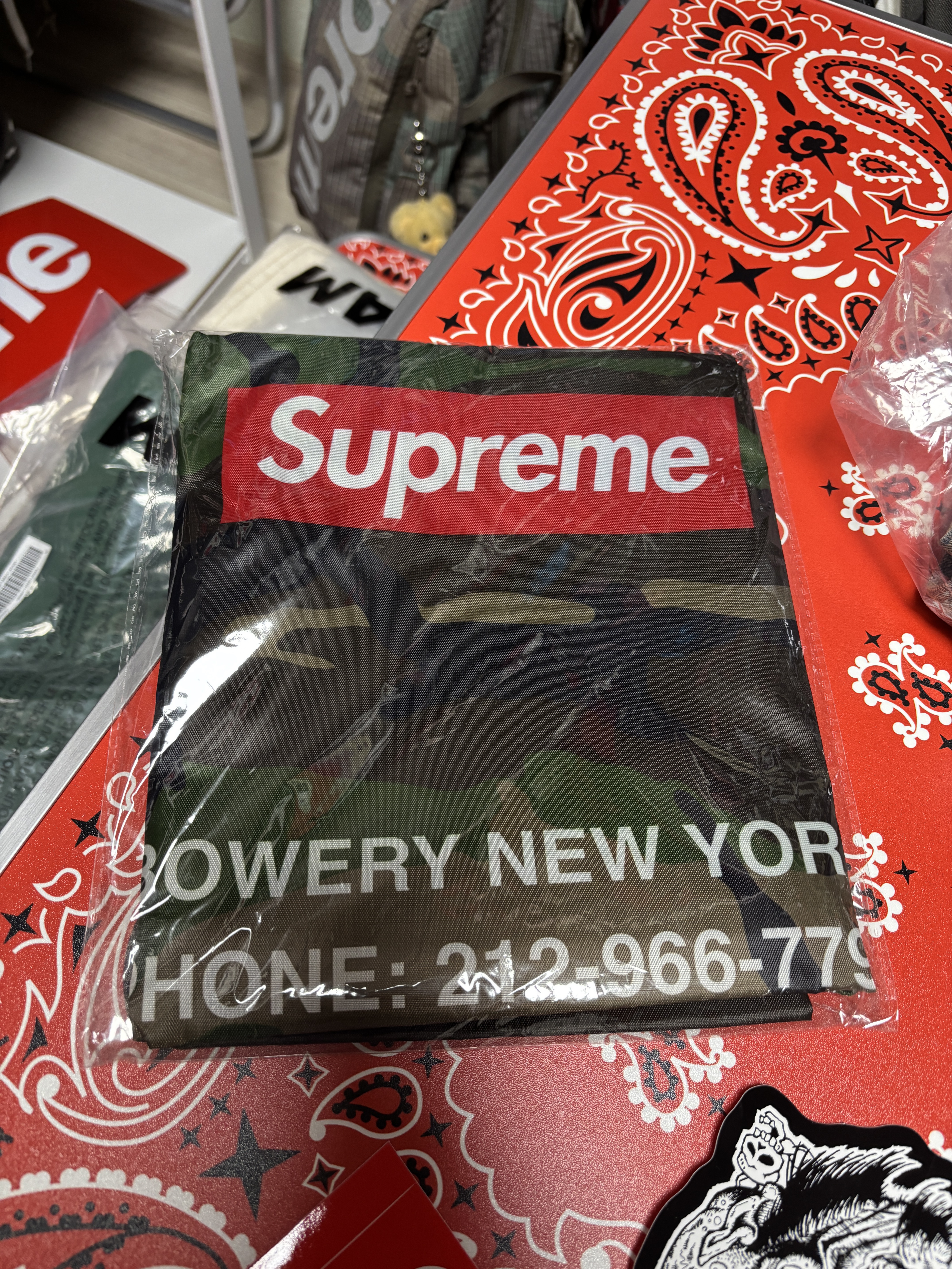 Supreme Regular Jean Dirty Indigo - 25FW 착용 스타일 - 4