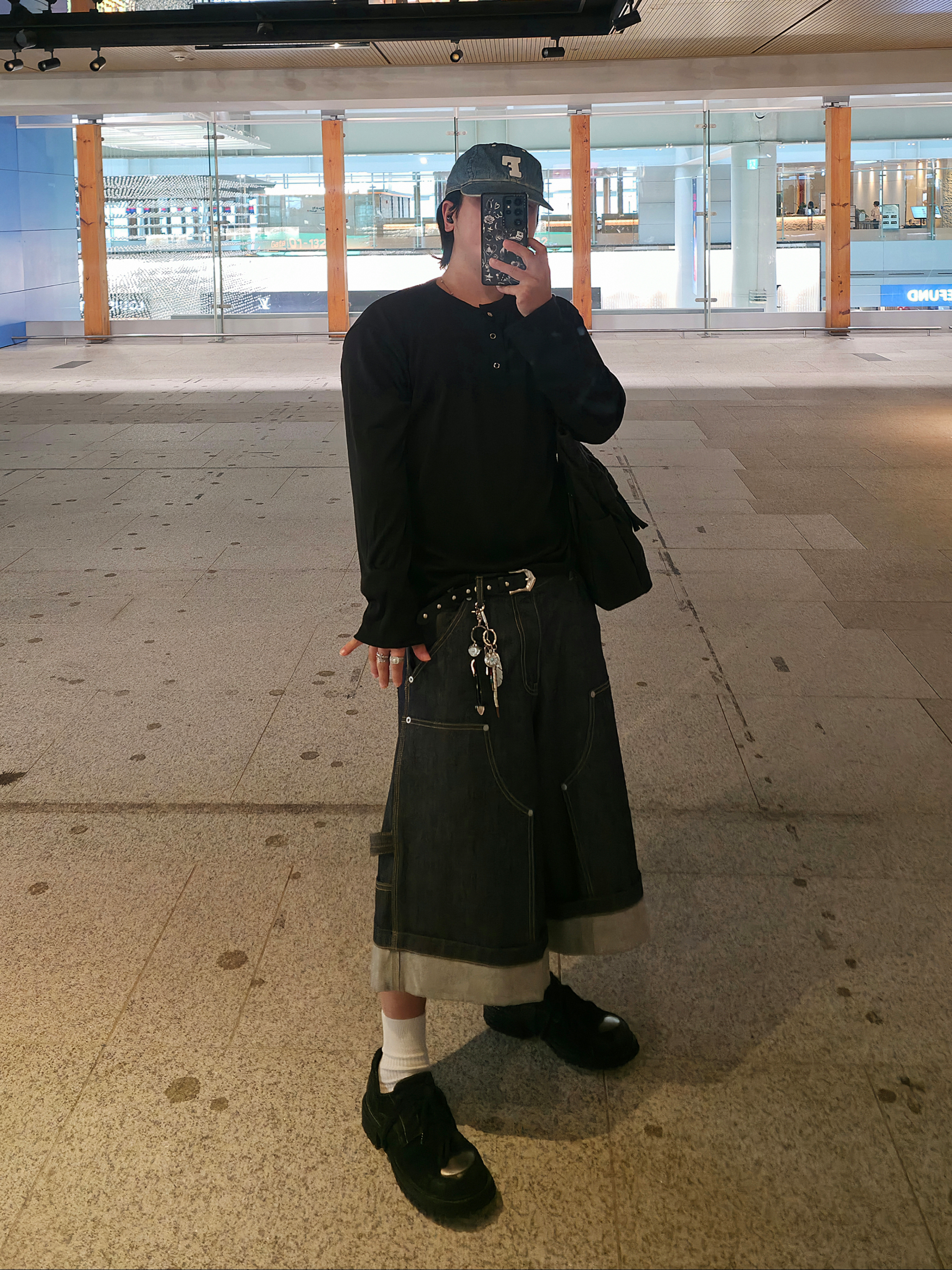 [KREAM 단독] LOSTGARDEN Nestor, GRAILZ x KOIN SEOUL Carpenter Bermuda Denim Pants Indigo 착용 스타일 - 1