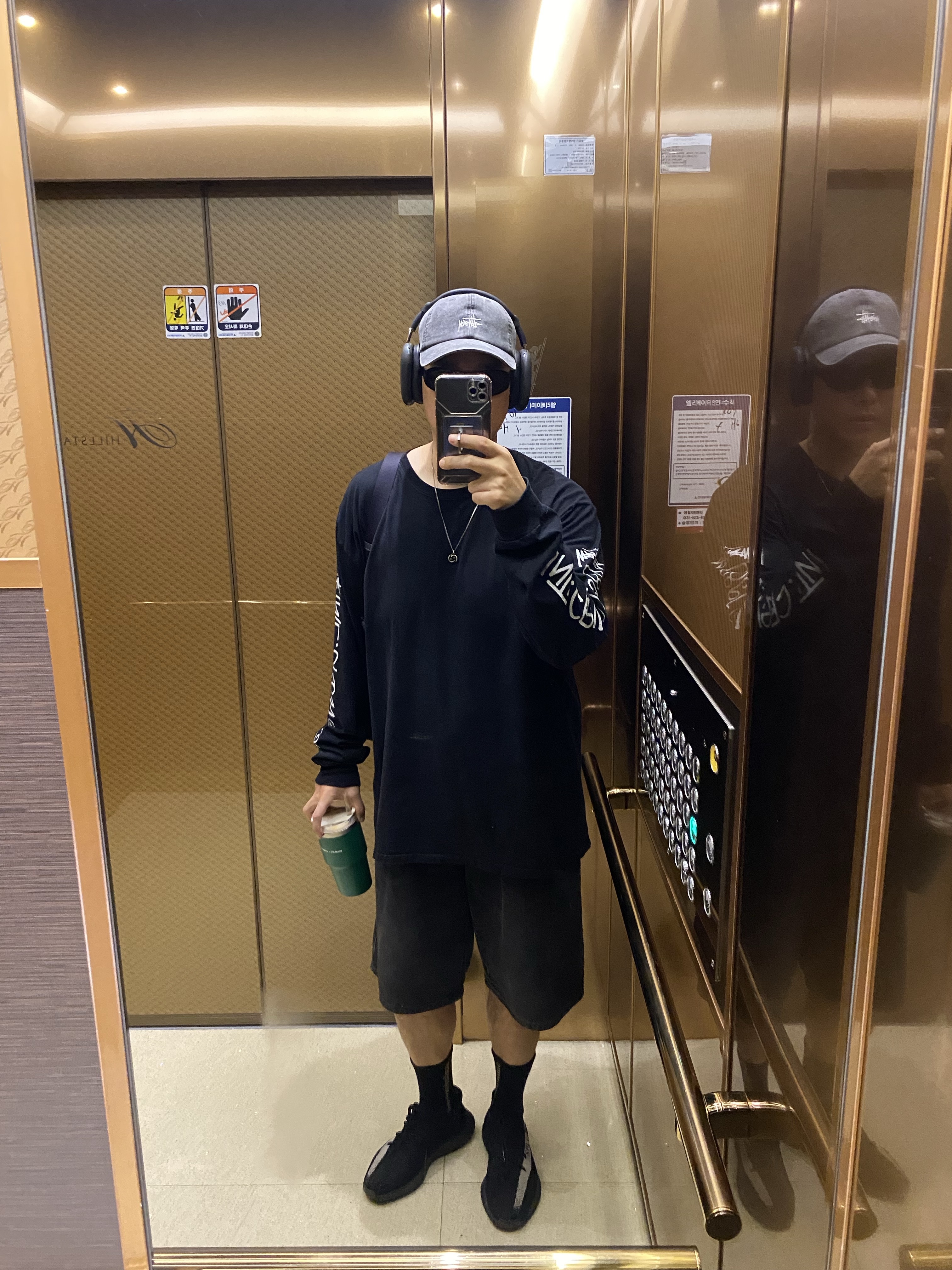 Apple AirPods Max USB C Midnight (Korean Ver.), Stussy Washed Basic Low Pro Cap Charcoal 착용 스타일