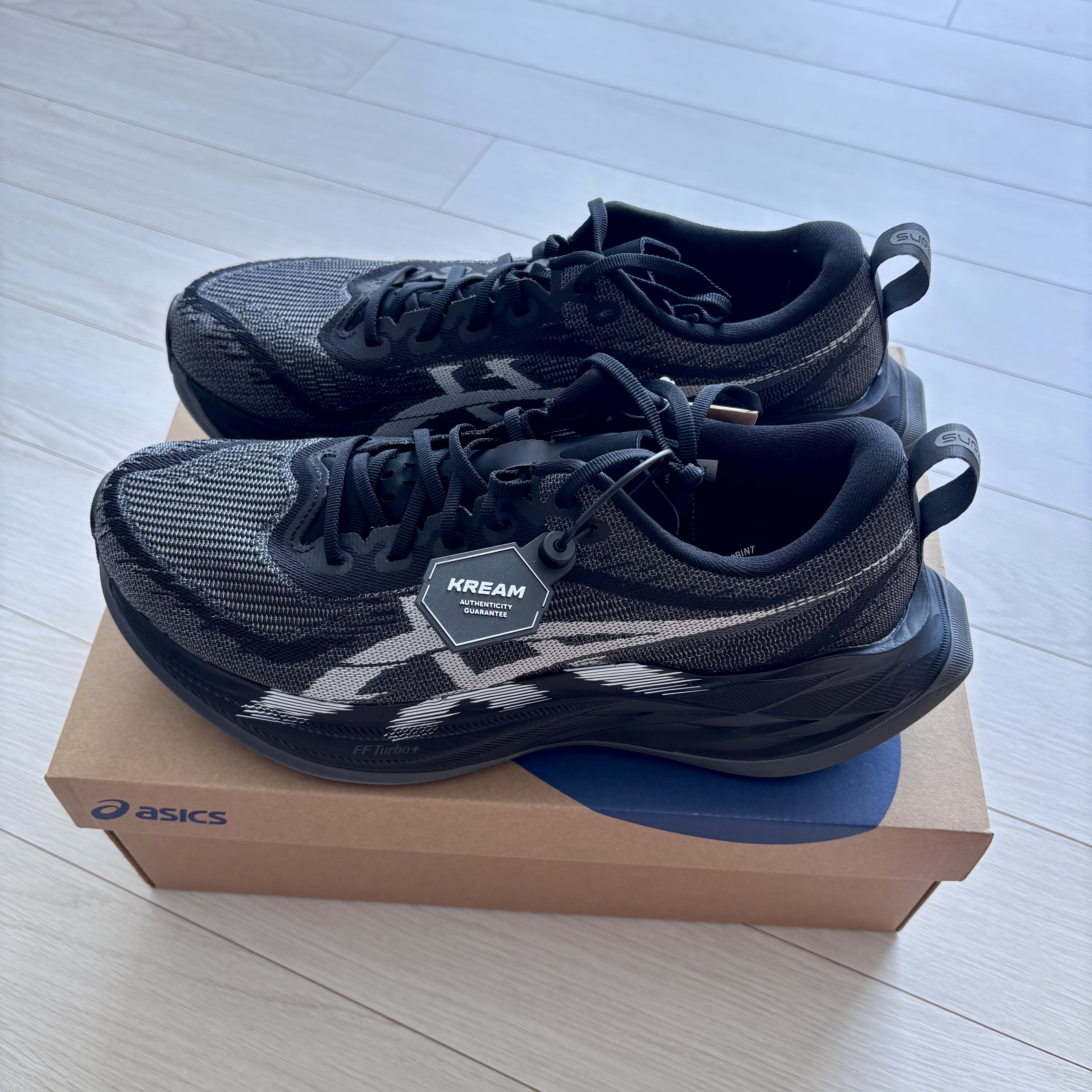 Asics Superblast 2 Black White 착용 스타일 - 3