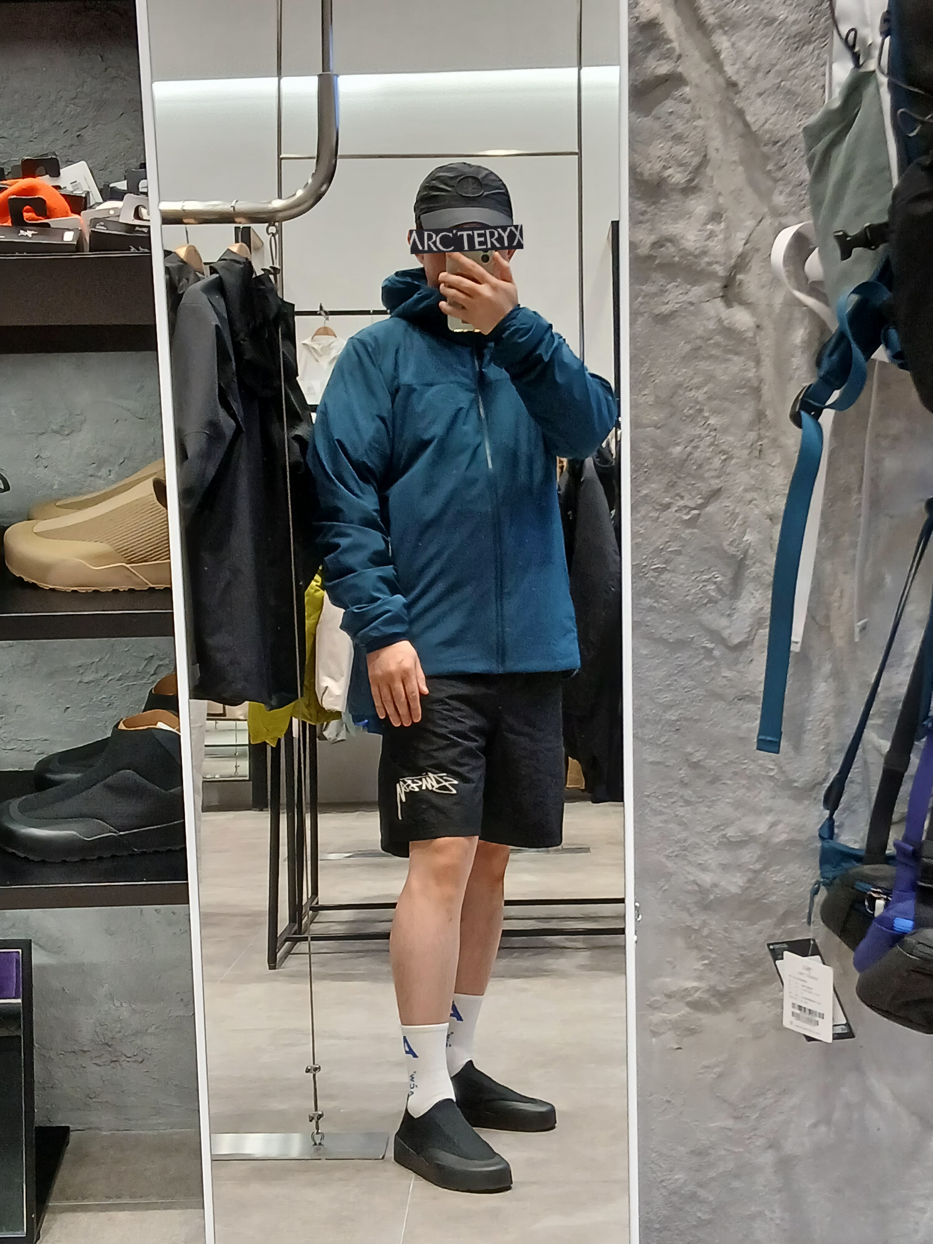 Stone Island 99576 Nylon Metal 6-Panel Cap Black, Nike x Stussy Shorts Black (FJ9167-010) 착용 스타일 - 1