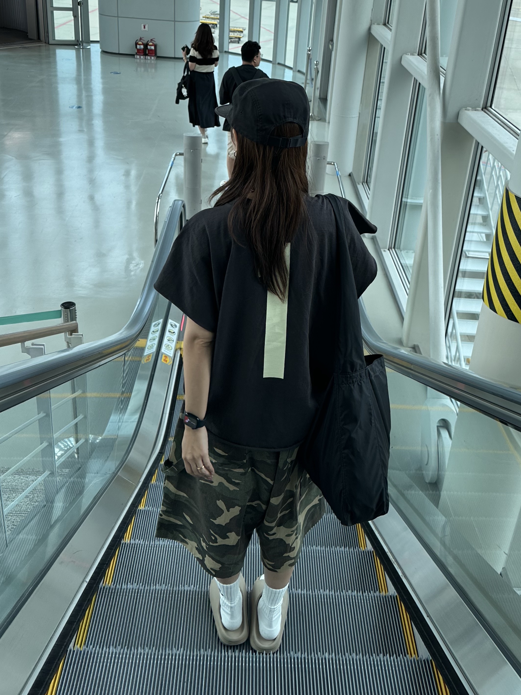 SLOW RECORD HOUSE Carpenter Bermuda Wide Camo Pants Vintage Green, CDG Shoulder Bag 3 Black 착용 스타일 - 7
