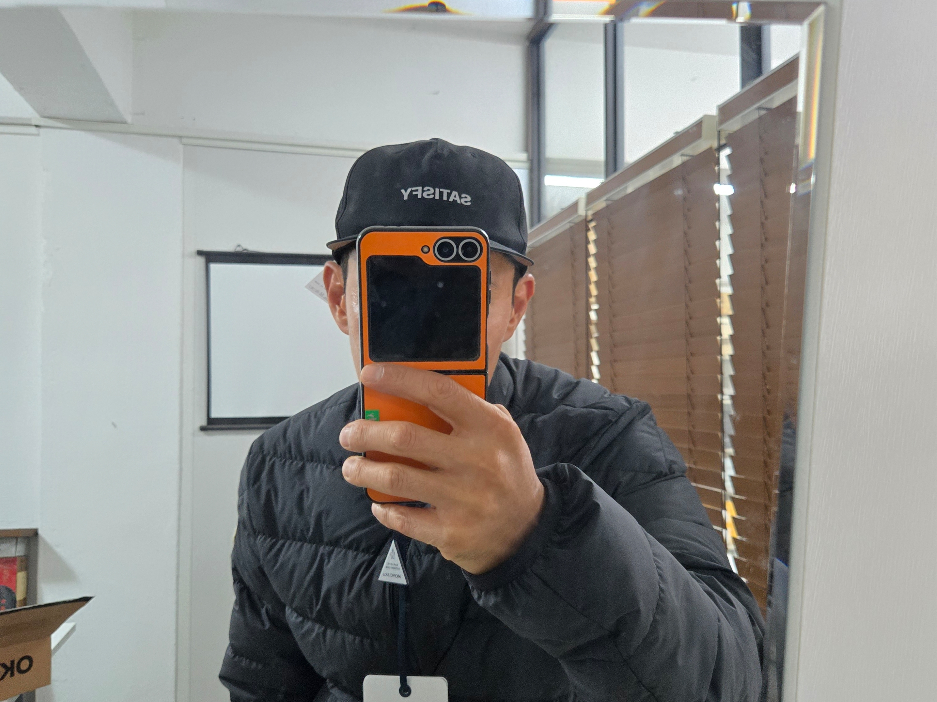 Satisfy Peaceshell 5‑Panel Pinch Cap Black 착용 스타일