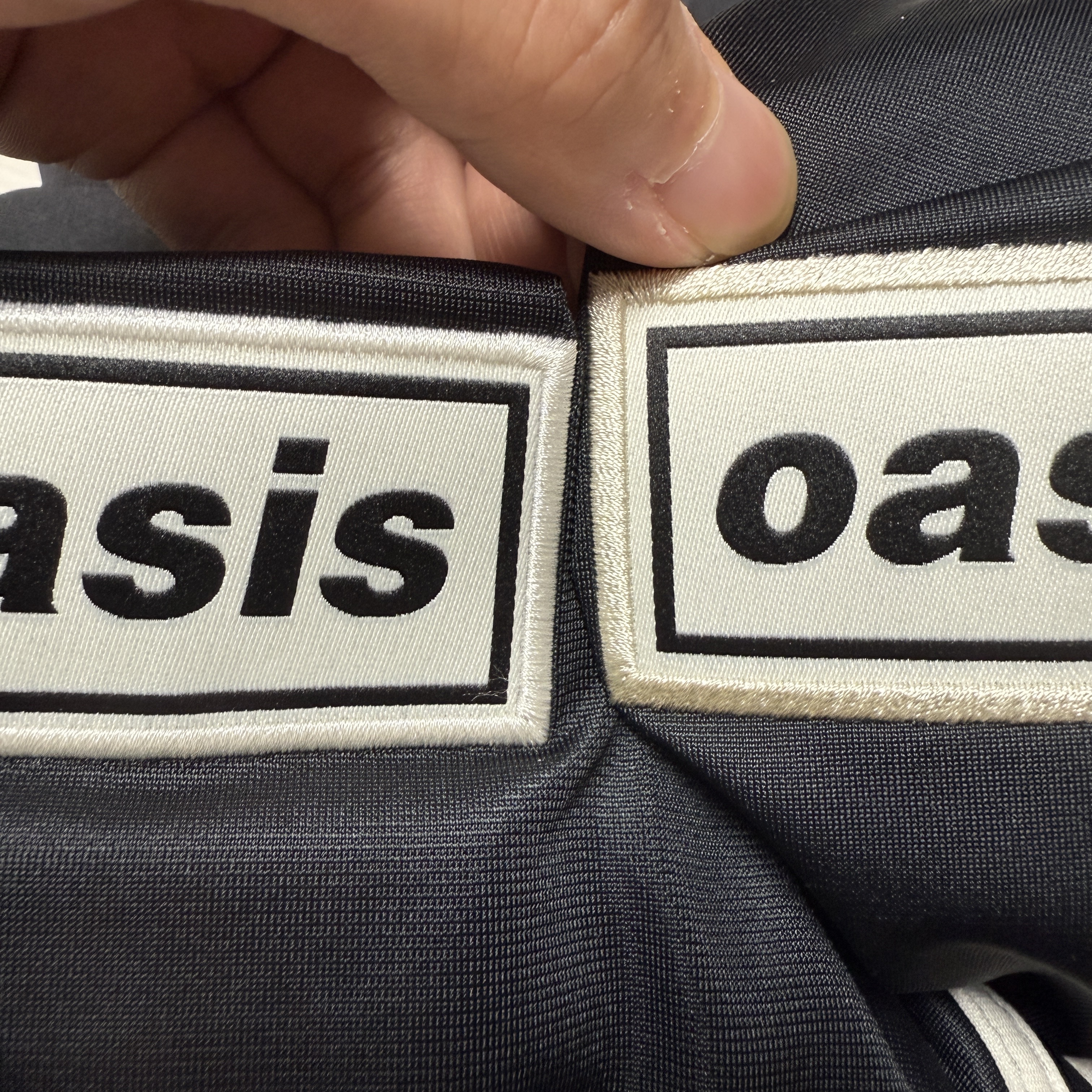Adidas x Oasis Tour Firebird Track Top Black - US Sizing, Adidas x Oasis Tour Firebird Track Top Night Indigo - US Sizing 착용 스타일 - 2