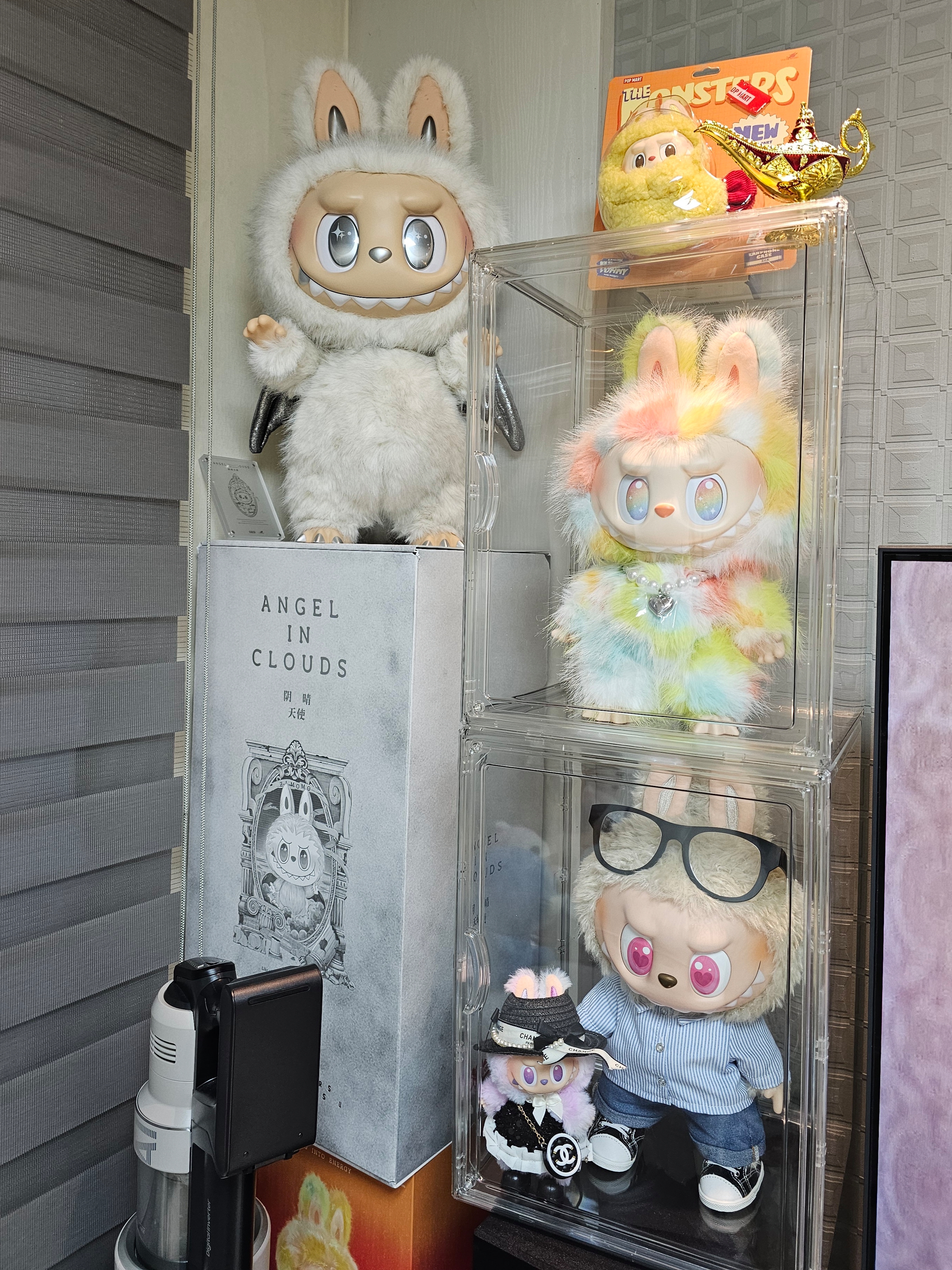 Pop Mart The Monsters Zimomo Angel In Clouds Vinyl Face Doll, Pop Mart Labubu The Monsters Highlight Series Luck Keyring (Opened Case) 착용 스타일
