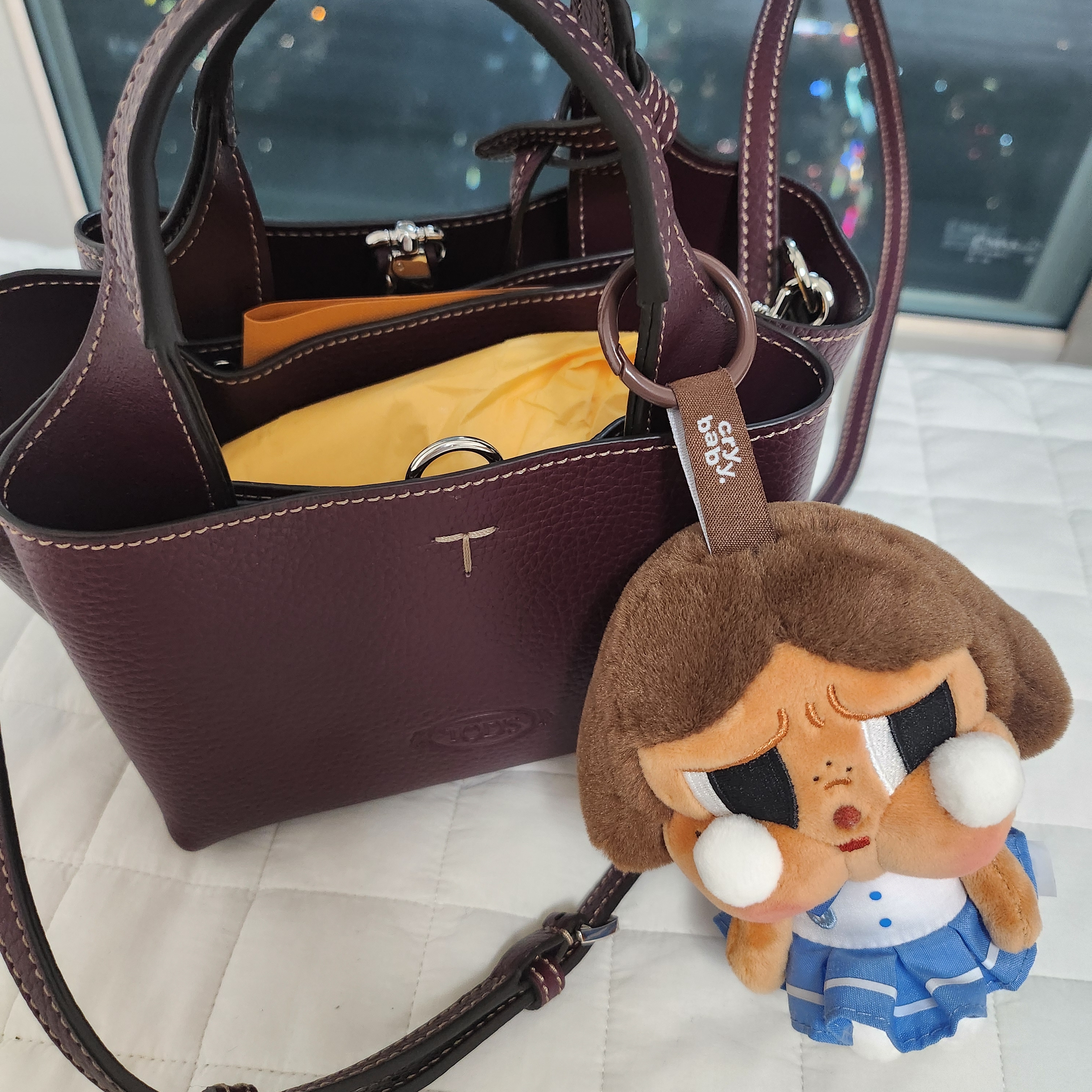 Pop Mart Crybaby Sunset Concert Series Plush Pendant Purplish Blue (Opened Case) 착용 스타일