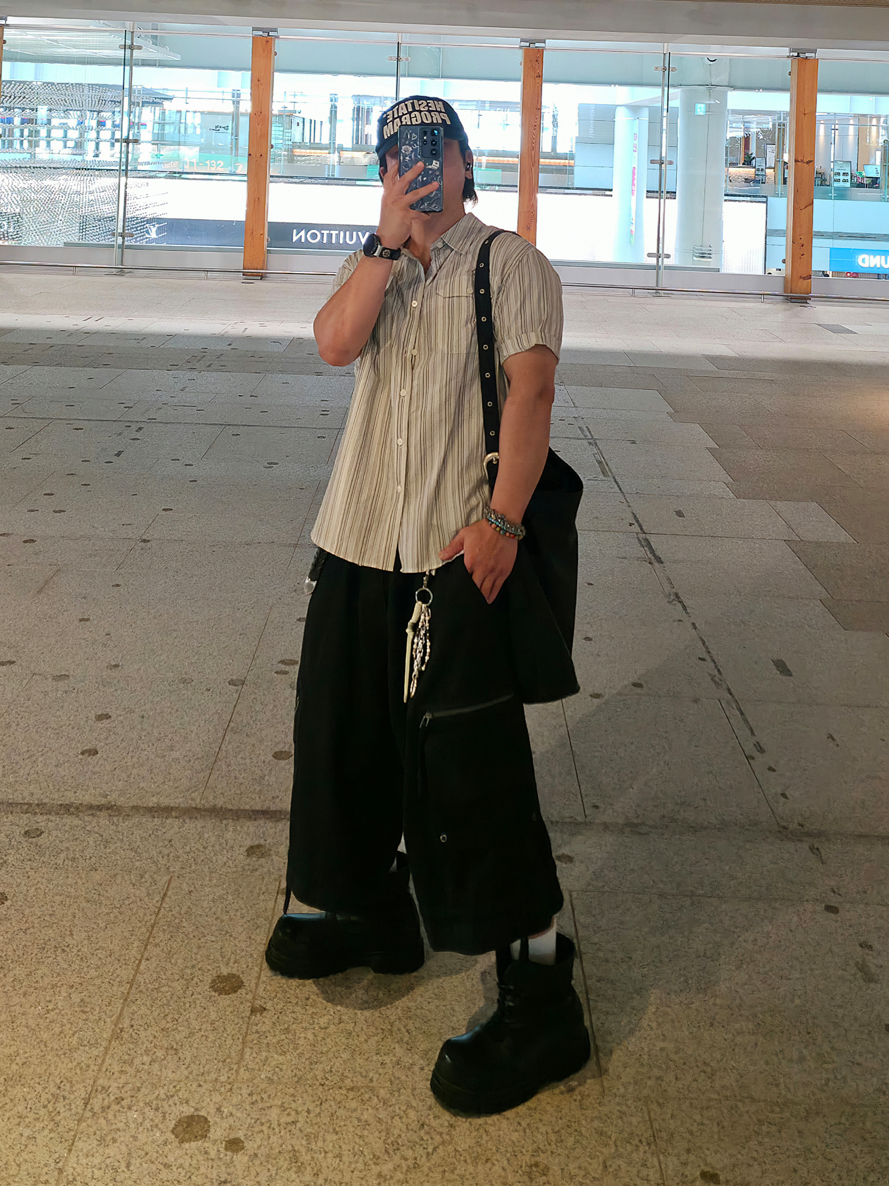 December Ten Turquoise Beads Bracelet, ETCE Layered Cargo Bermuda Shorts 2.0 Black 착용 스타일 - 1