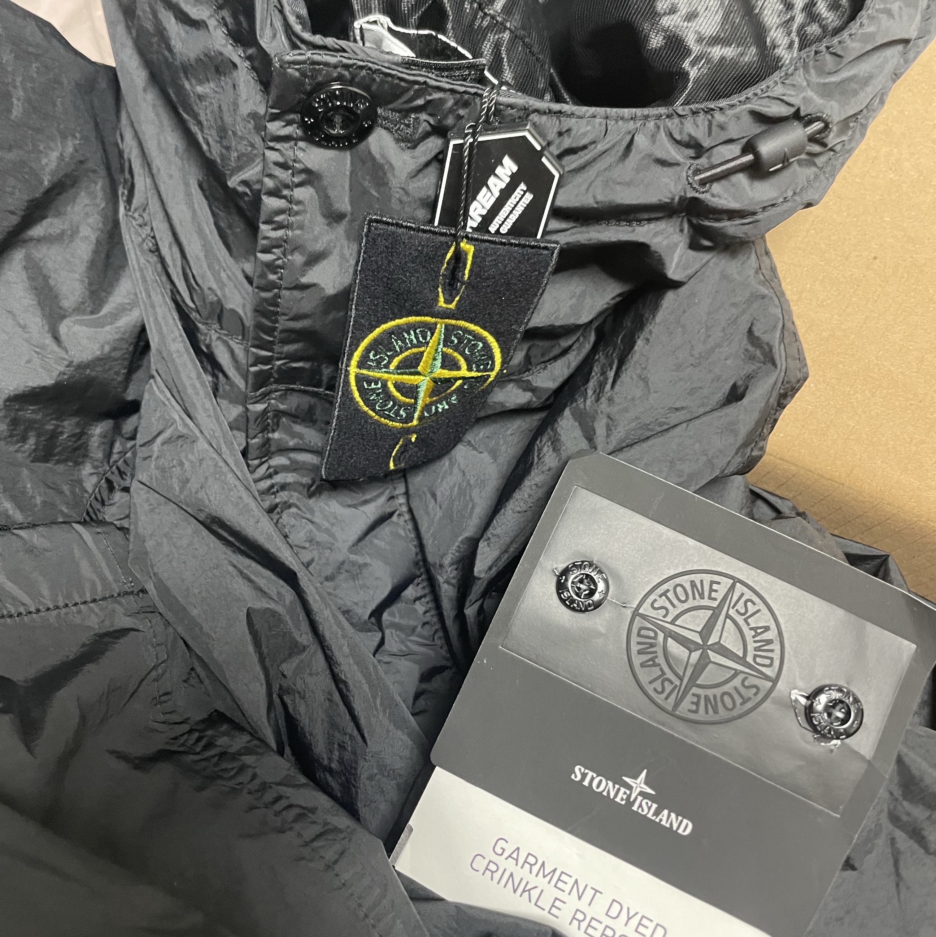 Stone Island S0A23 Crinkle Reps R-NY Wind Resistant Anti-Drop Hooded Jacket - 25SS 착용 스타일