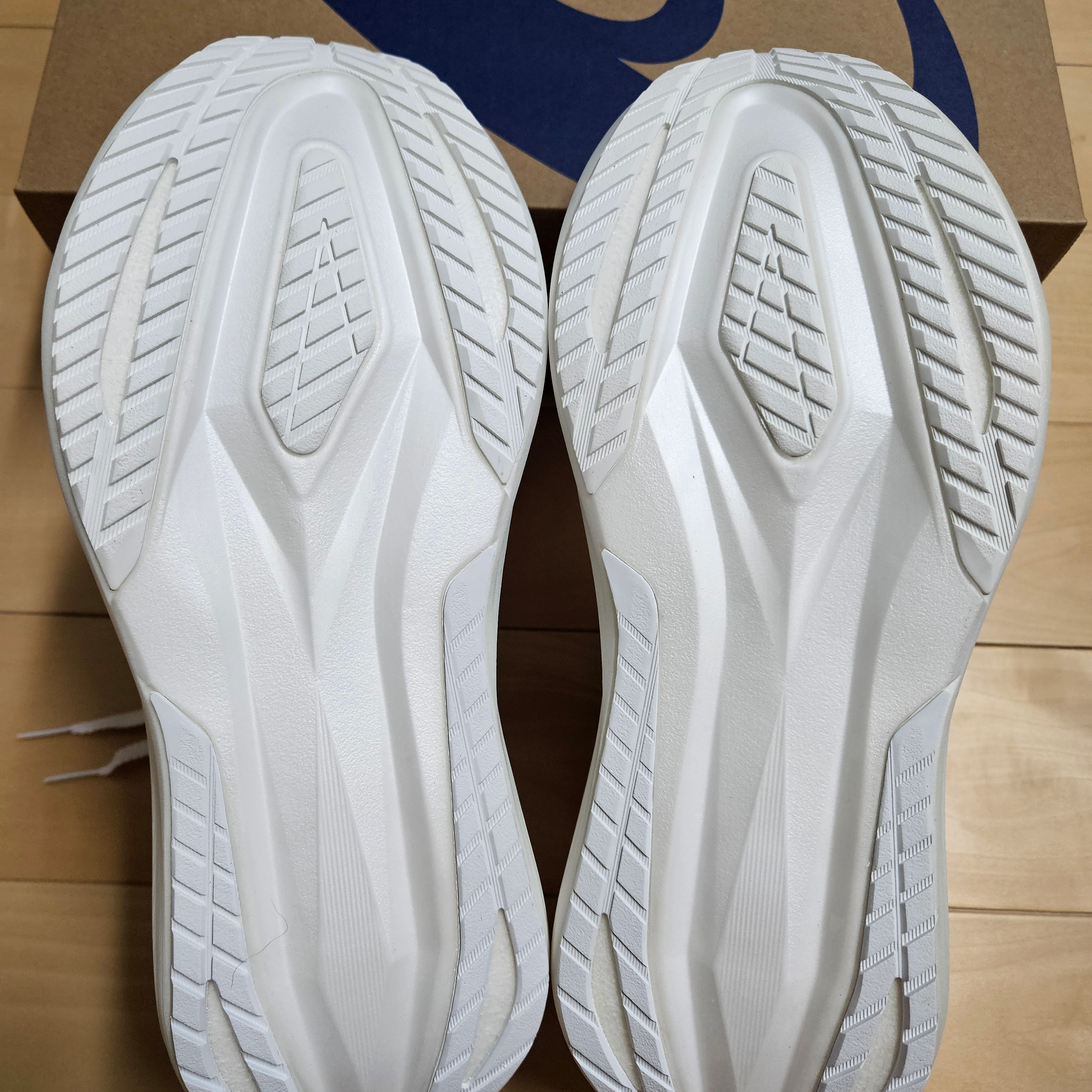 Asics Megablast White Piedmont Grey 착용 스타일 - 8