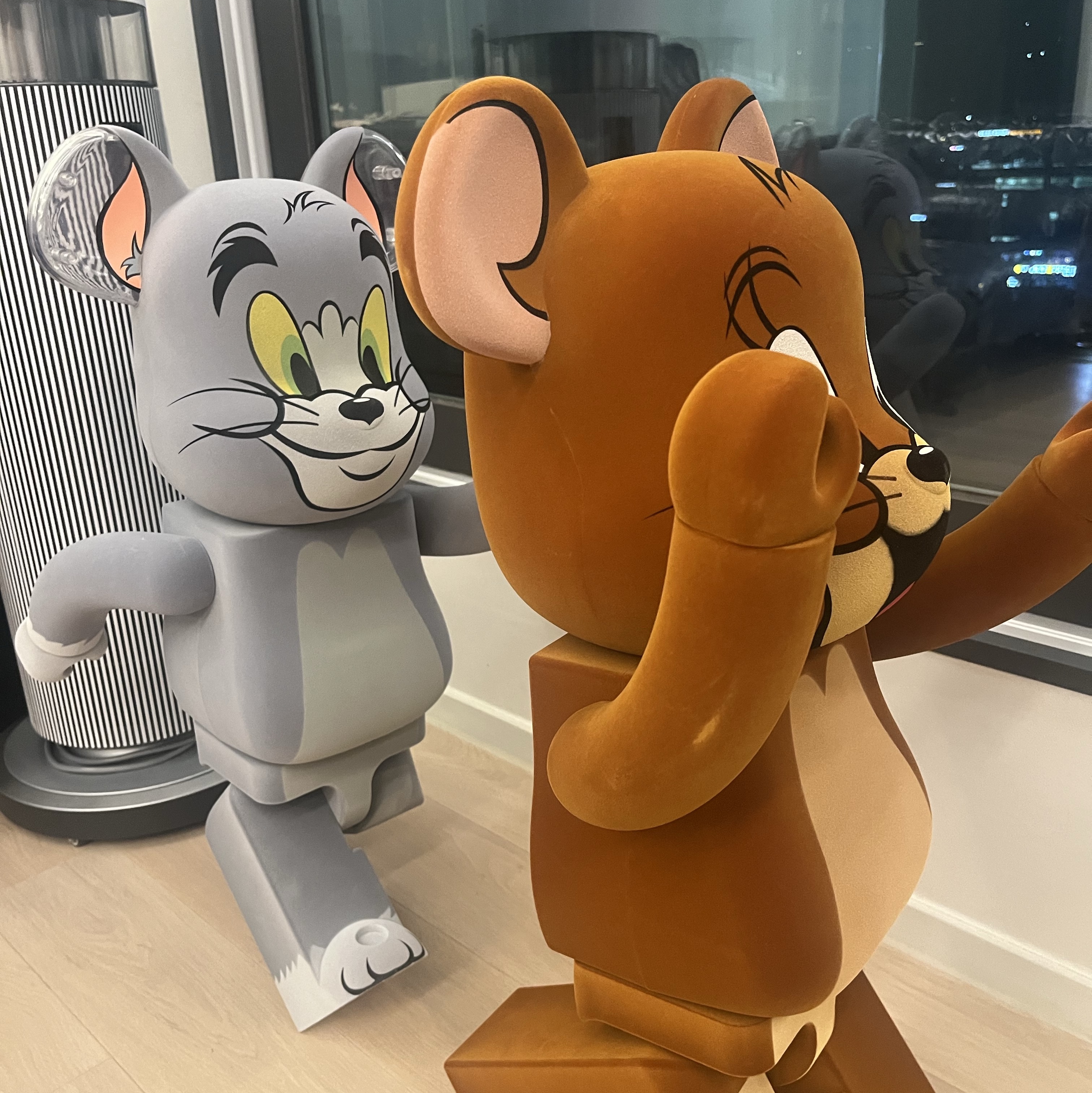 Bearbrick Tom & Jerry Jerry Flocky Ver. 1000% 착용 스타일