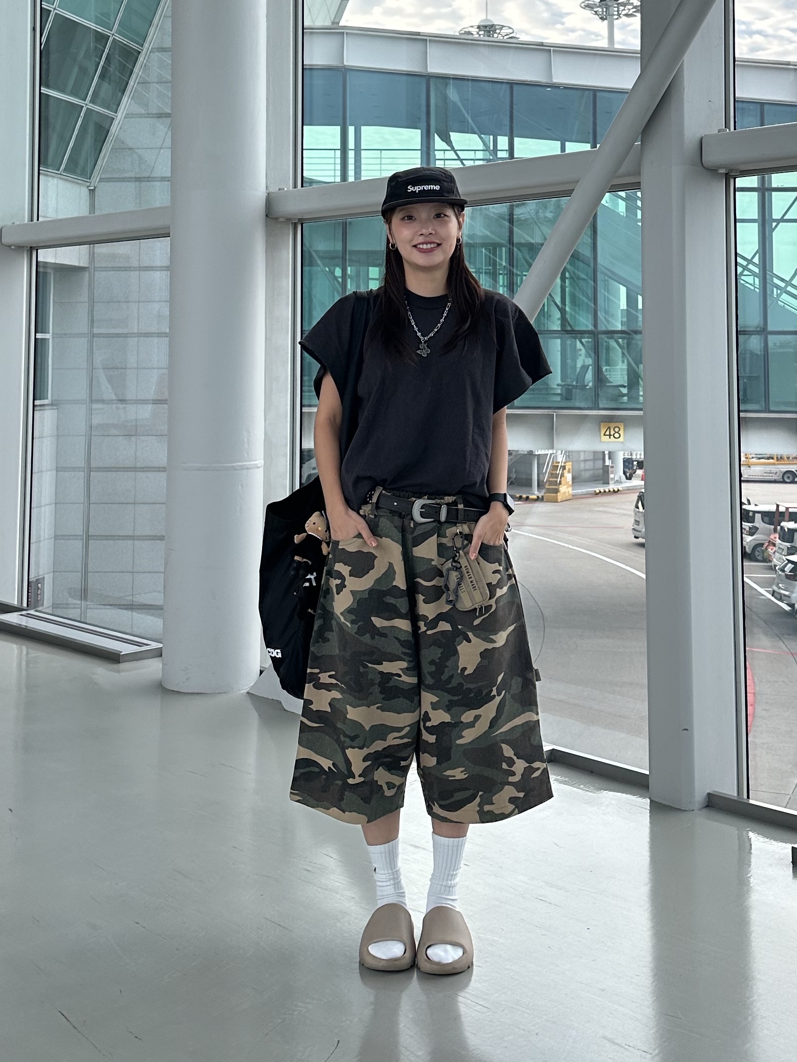 SLOW RECORD HOUSE Carpenter Bermuda Wide Camo Pants Vintage Green, CDG Shoulder Bag 3 Black 착용 스타일 - 6