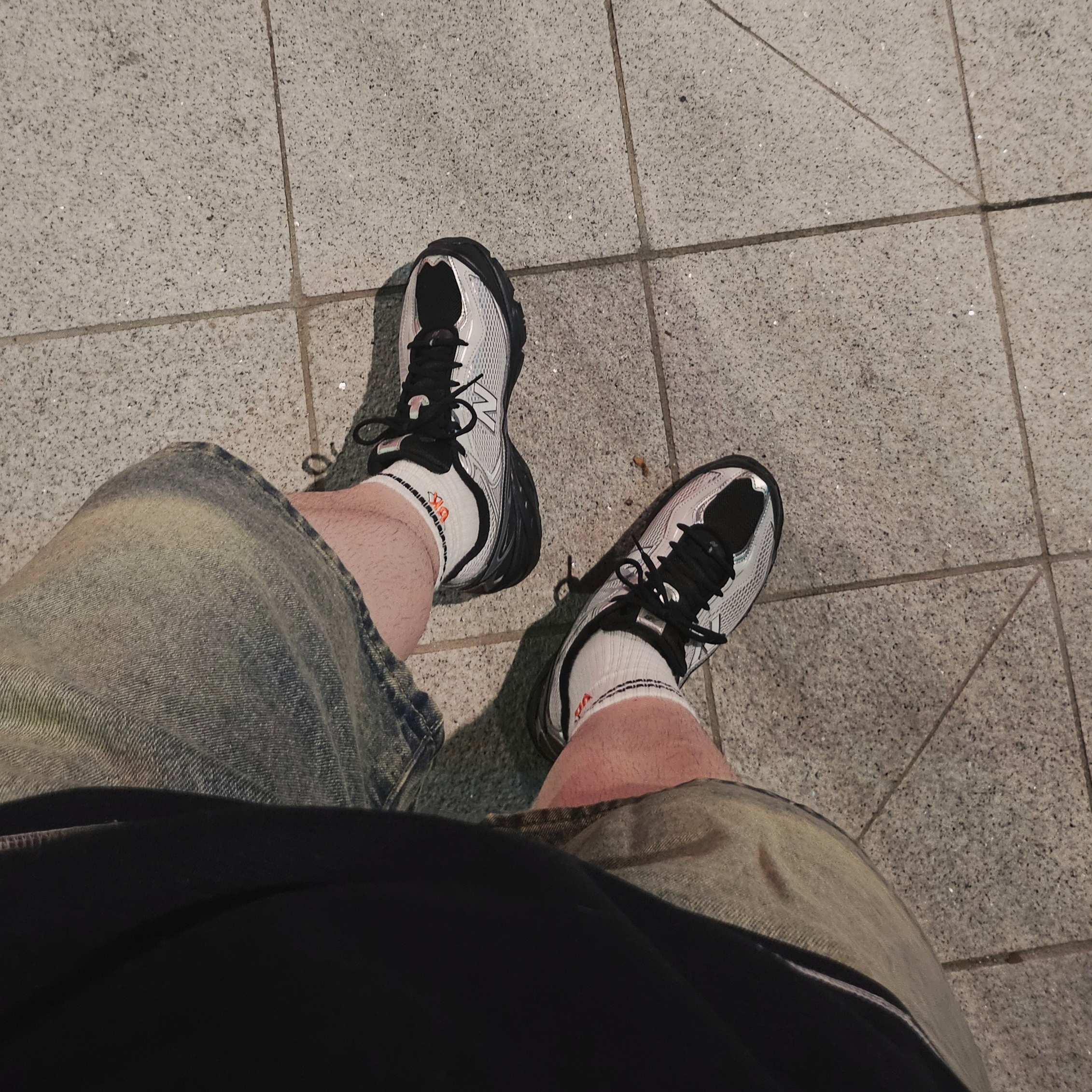 New Balance 509 Black Gray 착용 스타일