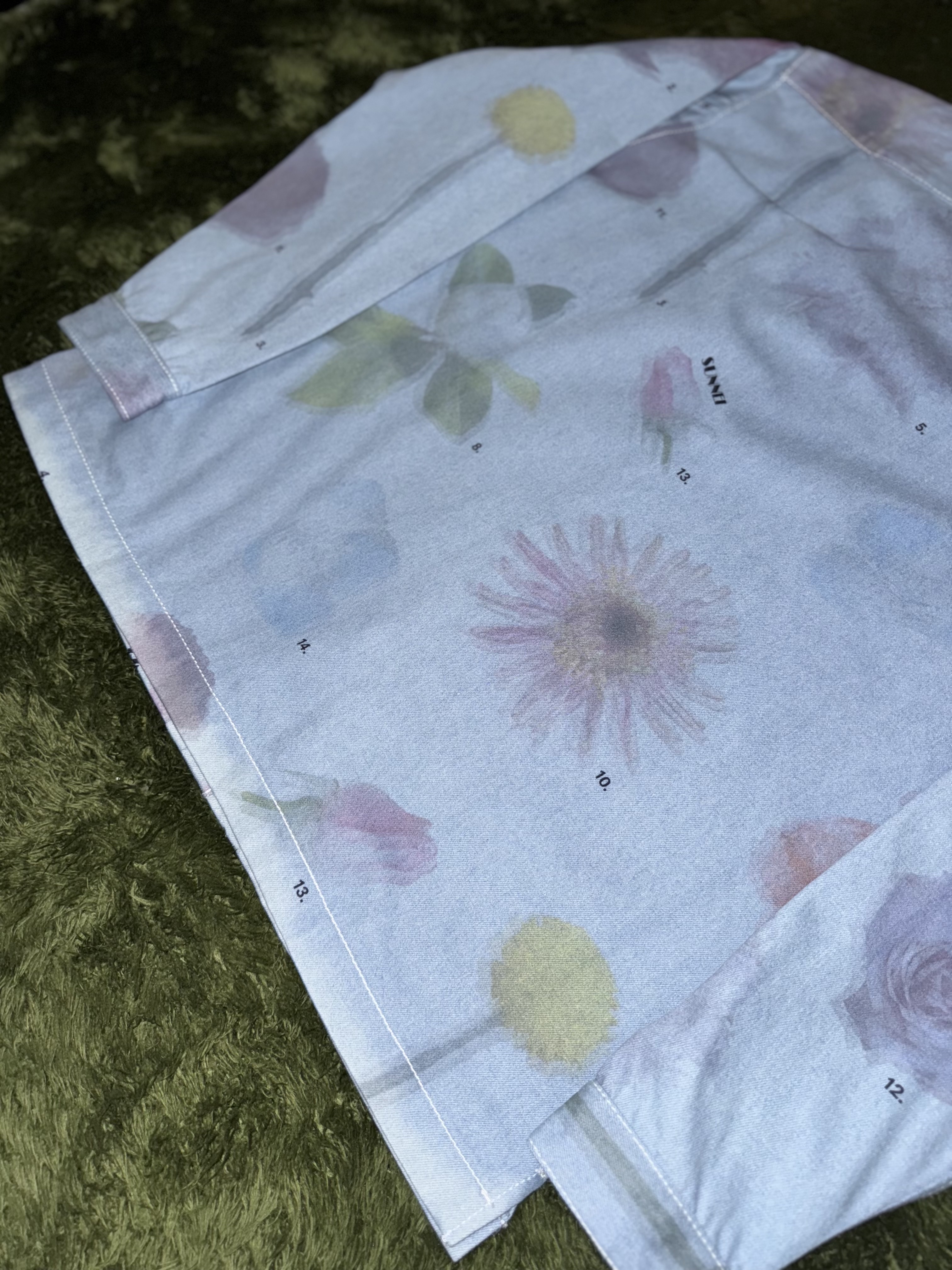 Sunnei Floral Printed Denim Shirt Light Wash 착용 스타일 - 9