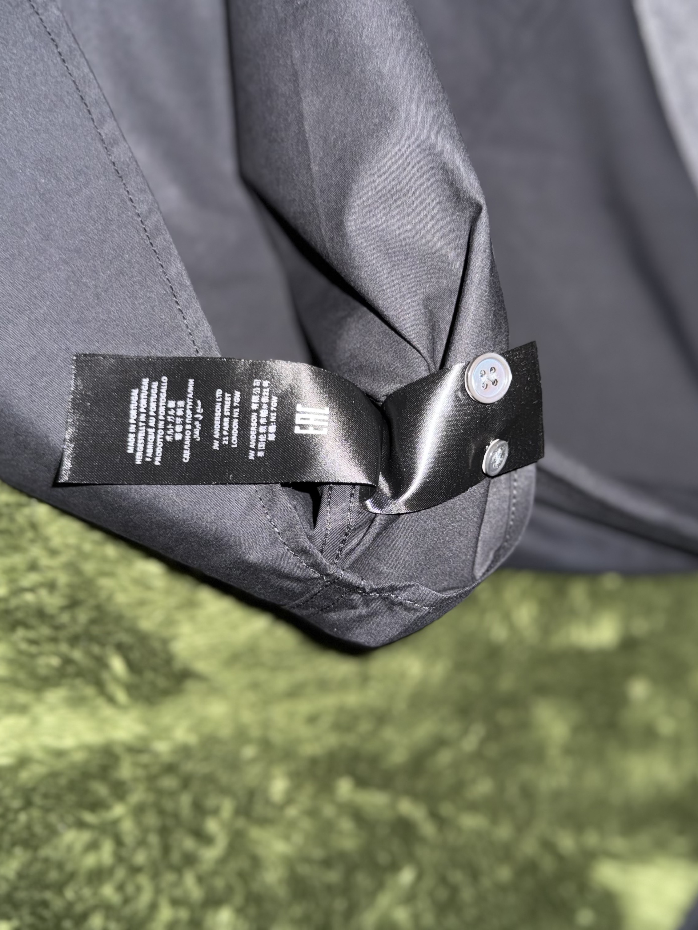 JW Anderson Two Tone Classic Fit Shirt Chambray Black 착용 스타일 - 8