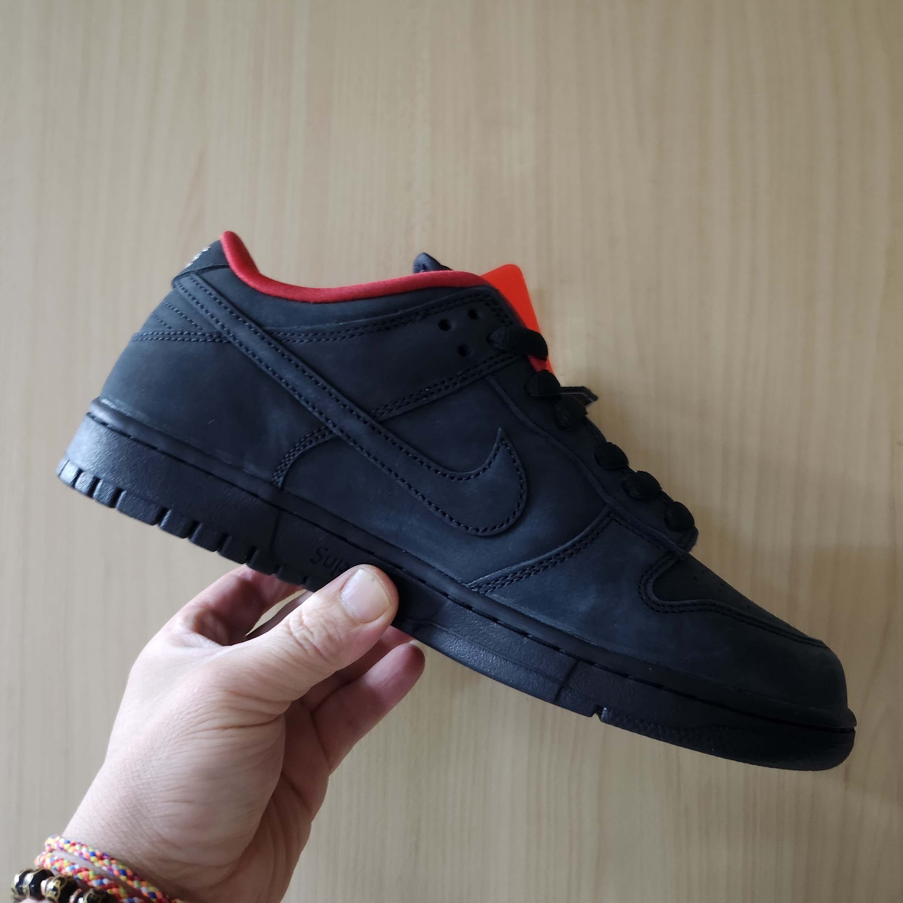 Nike x Supreme SB Dunk Low Black 착용 스타일 - 1