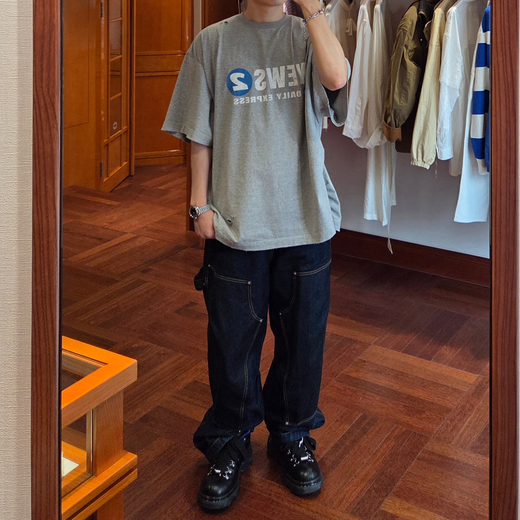 Burberry Leather Trek Boots Black, Nonnod Puckering News T-shirt Vintage grey 착용 스타일