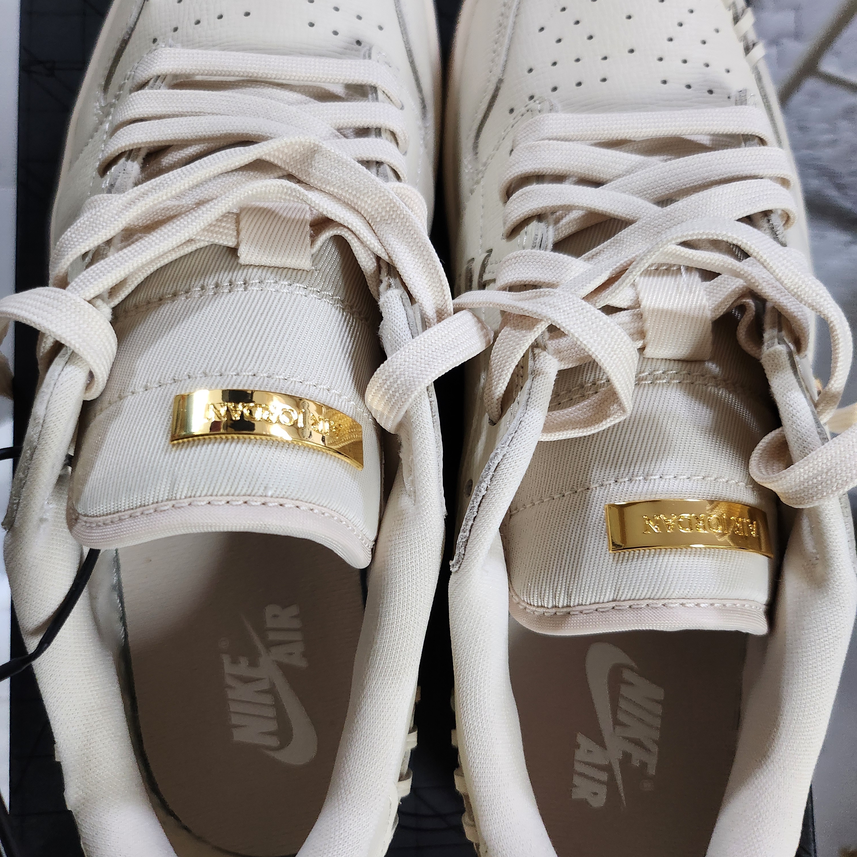 (W) Jordan 1 Low Method of Make Legend Light Brown Metallic Gold 착용 스타일 - 3