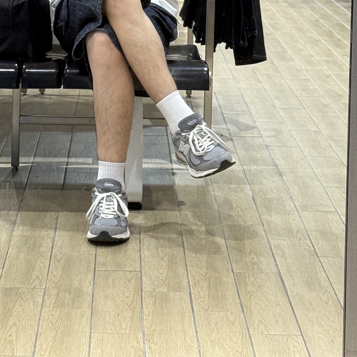 New Balance 2002R Premium Vintage Grey 착용 스타일