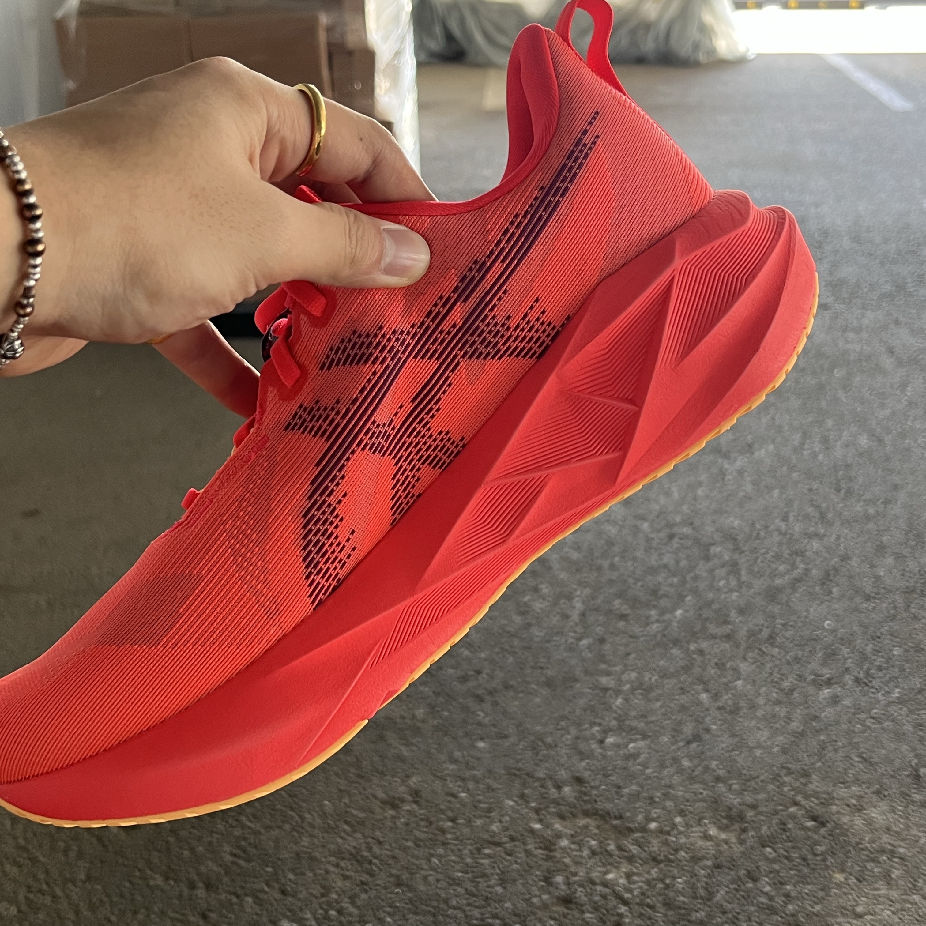 Asics Novablast 5 Flash Red Edo Purple 착용 스타일