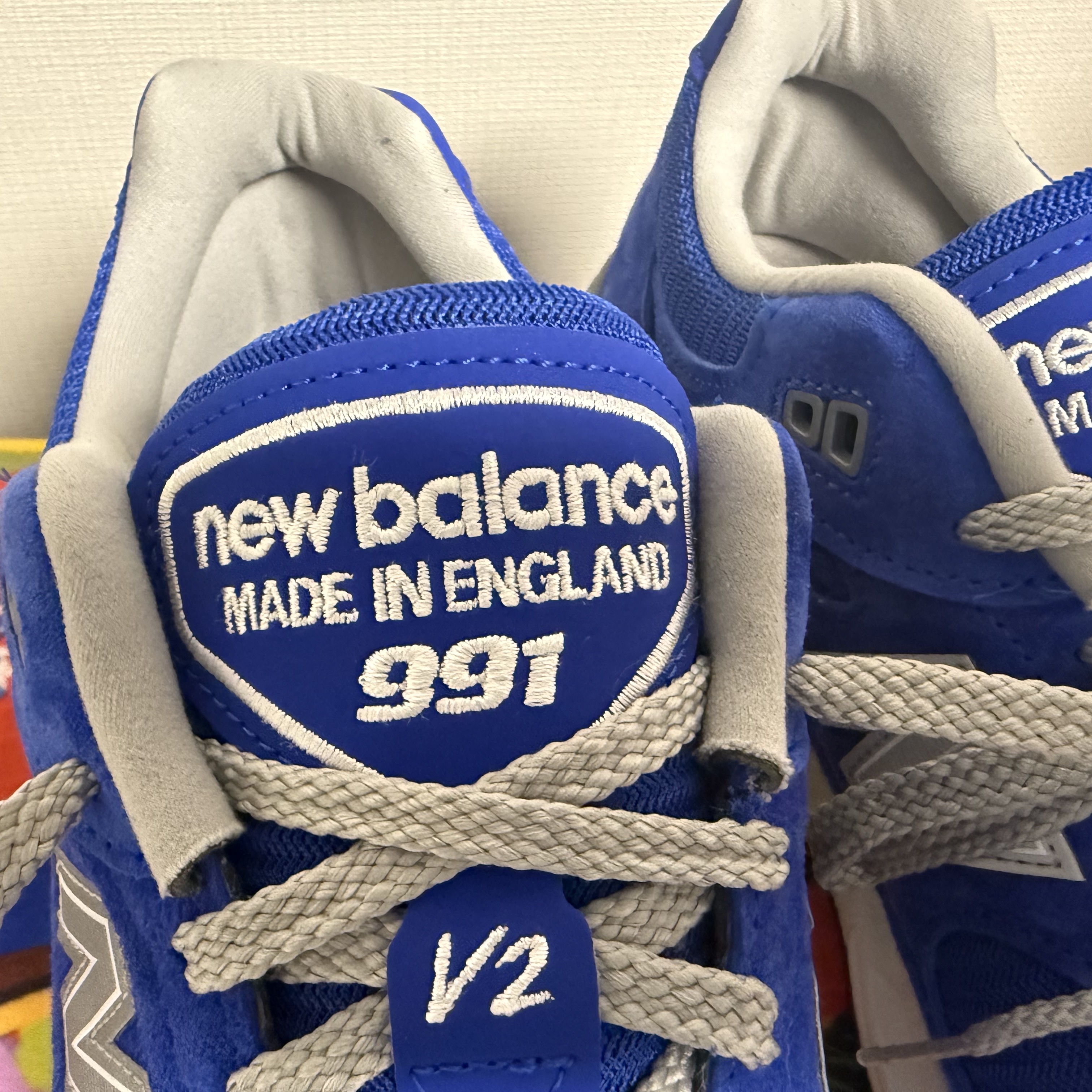 New Balance 991v2 Made in UK Dazzling Blue 착용 스타일 - 4