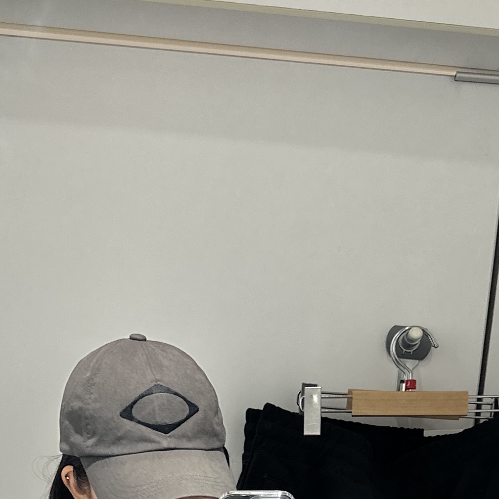 Mischief Rhombus Pocket Ball Cap Charcoal 착용 스타일