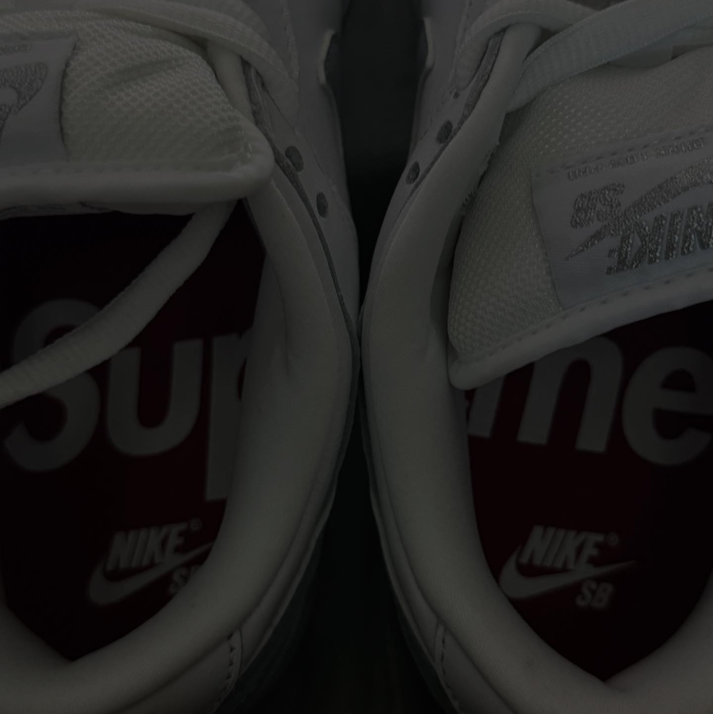 Nike x Supreme SB Dunk Low White 착용 스타일 - 2