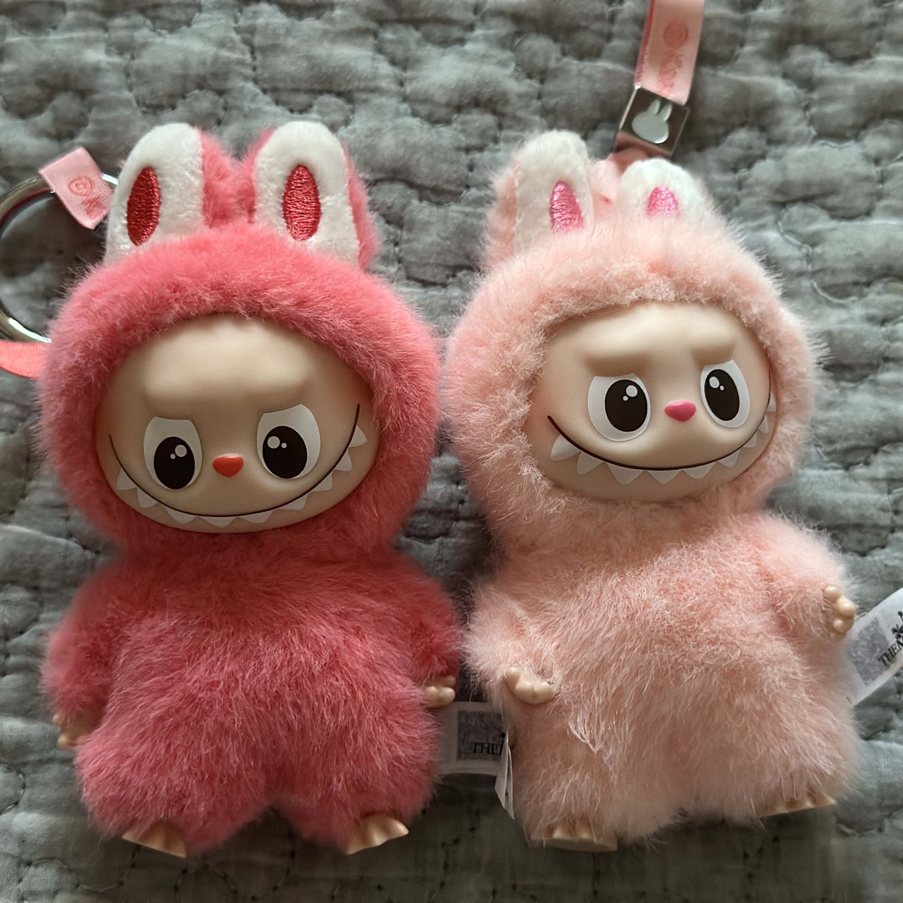 Pop Mart Labubu The Monsters Pin For Love Series Vinyl Plush Pendant (N-Z) N (Opened Case) 착용 스타일