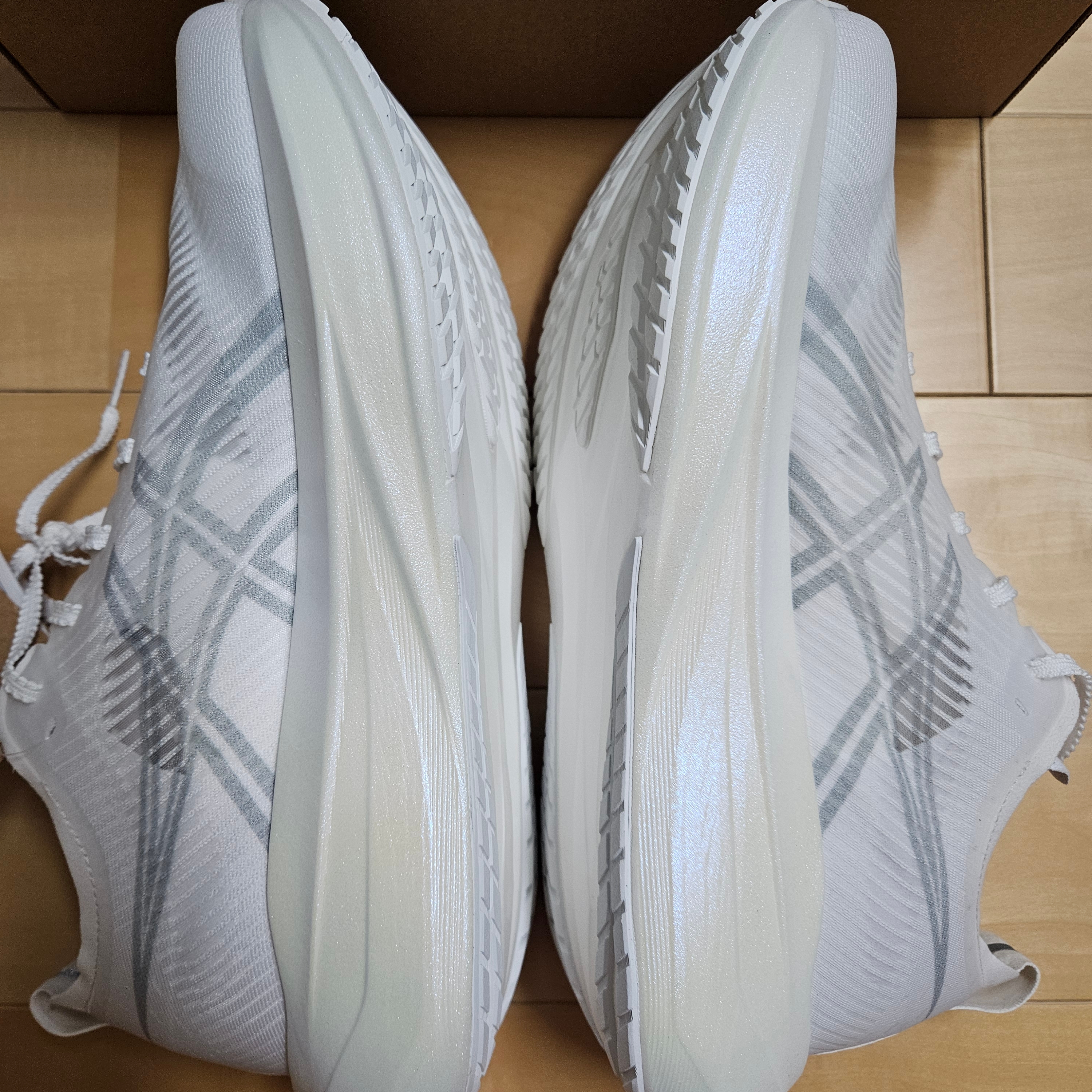 Asics Megablast White Piedmont Grey 착용 스타일 - 4