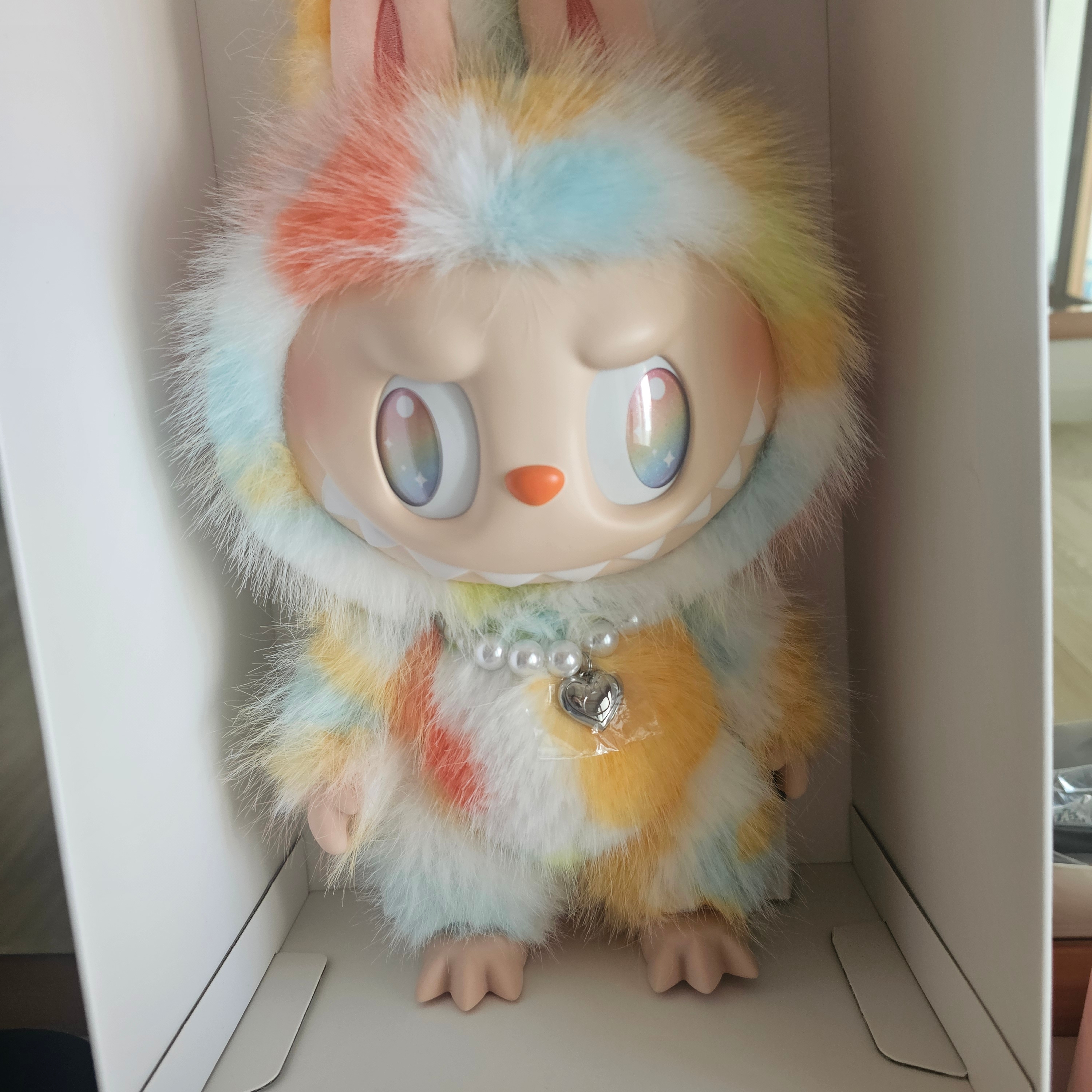 Pop Mart Labubu The Monsters Big Into Energy Series-Rock The Universe Vinyl Plush Doll 착용 스타일