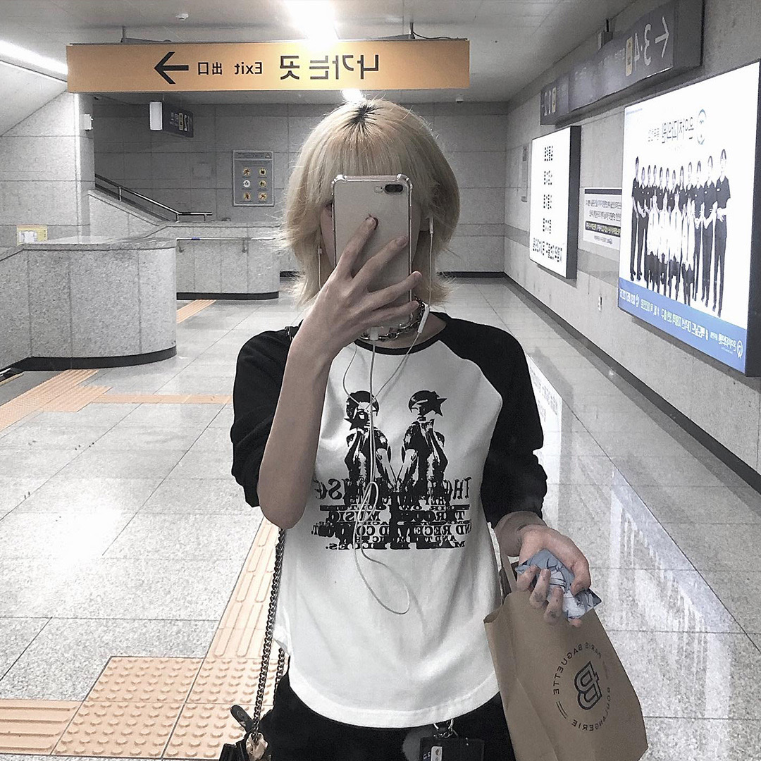 Thevinylhouse Twin Raglan LS Tee White 착용 스타일